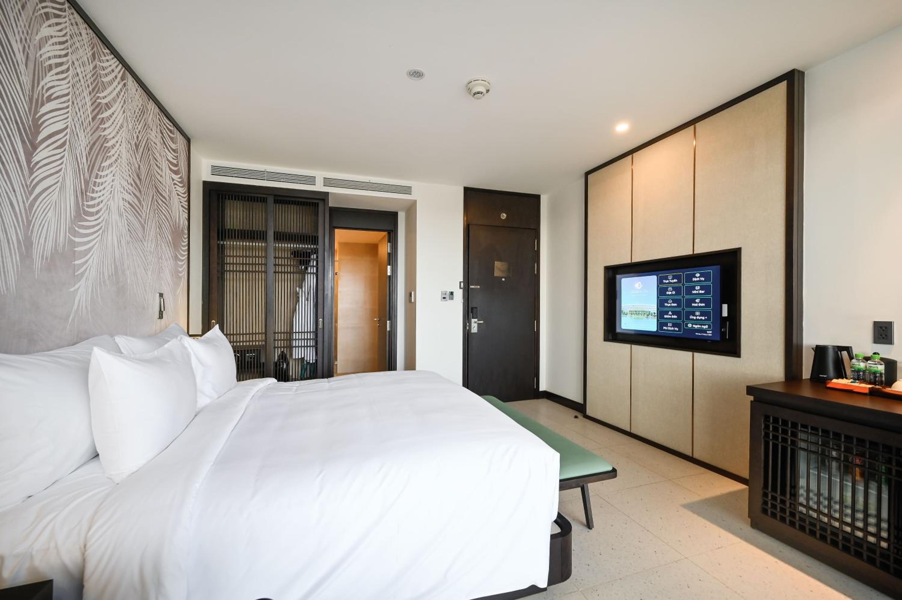Standard King Room - Photo 4