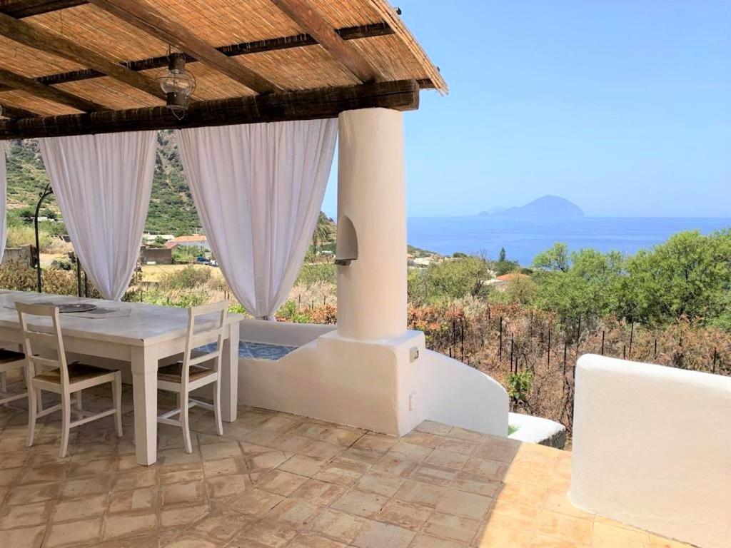 Villa photo 2