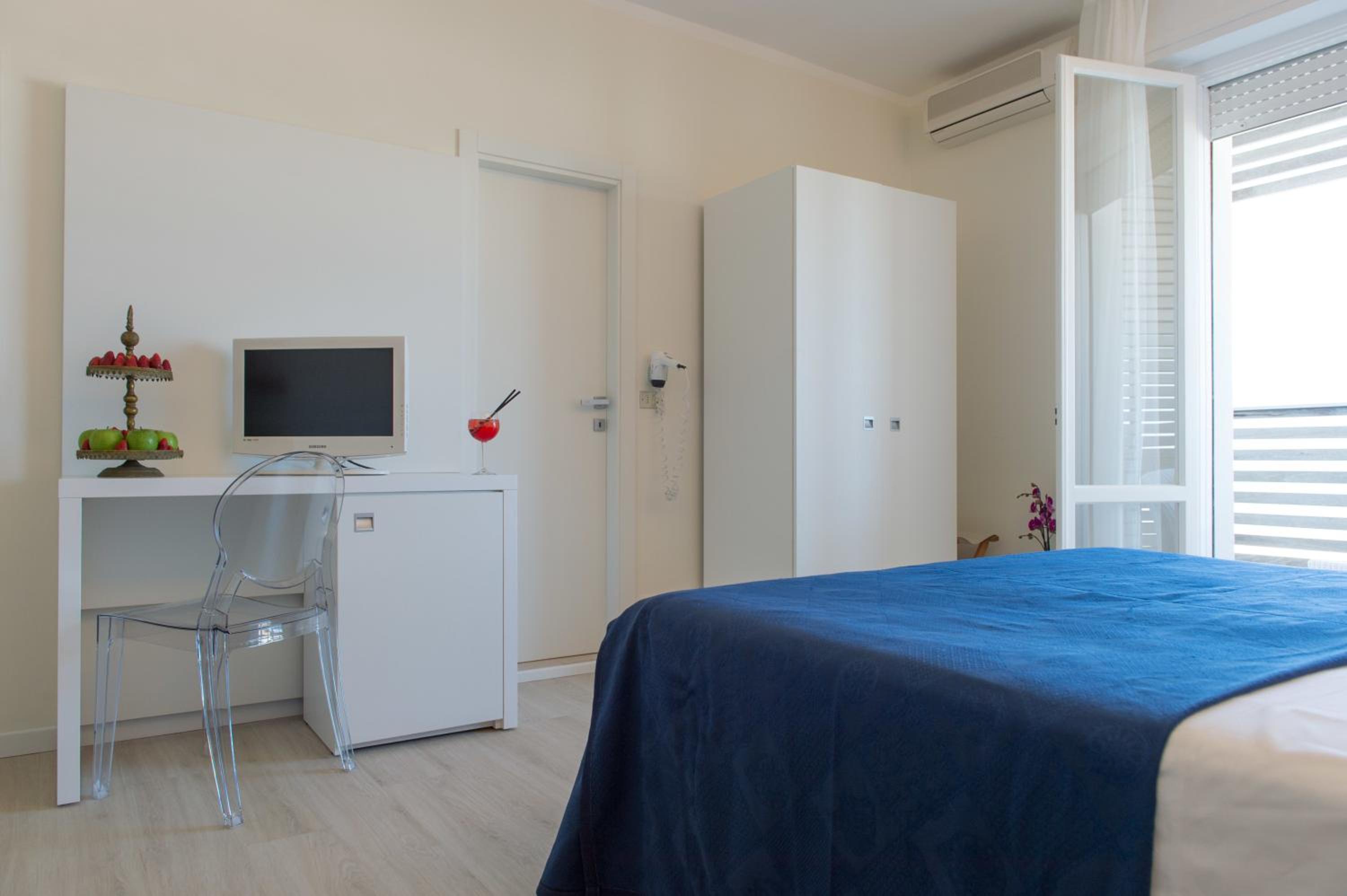 Double Room with Partial Sea View - Photo 16