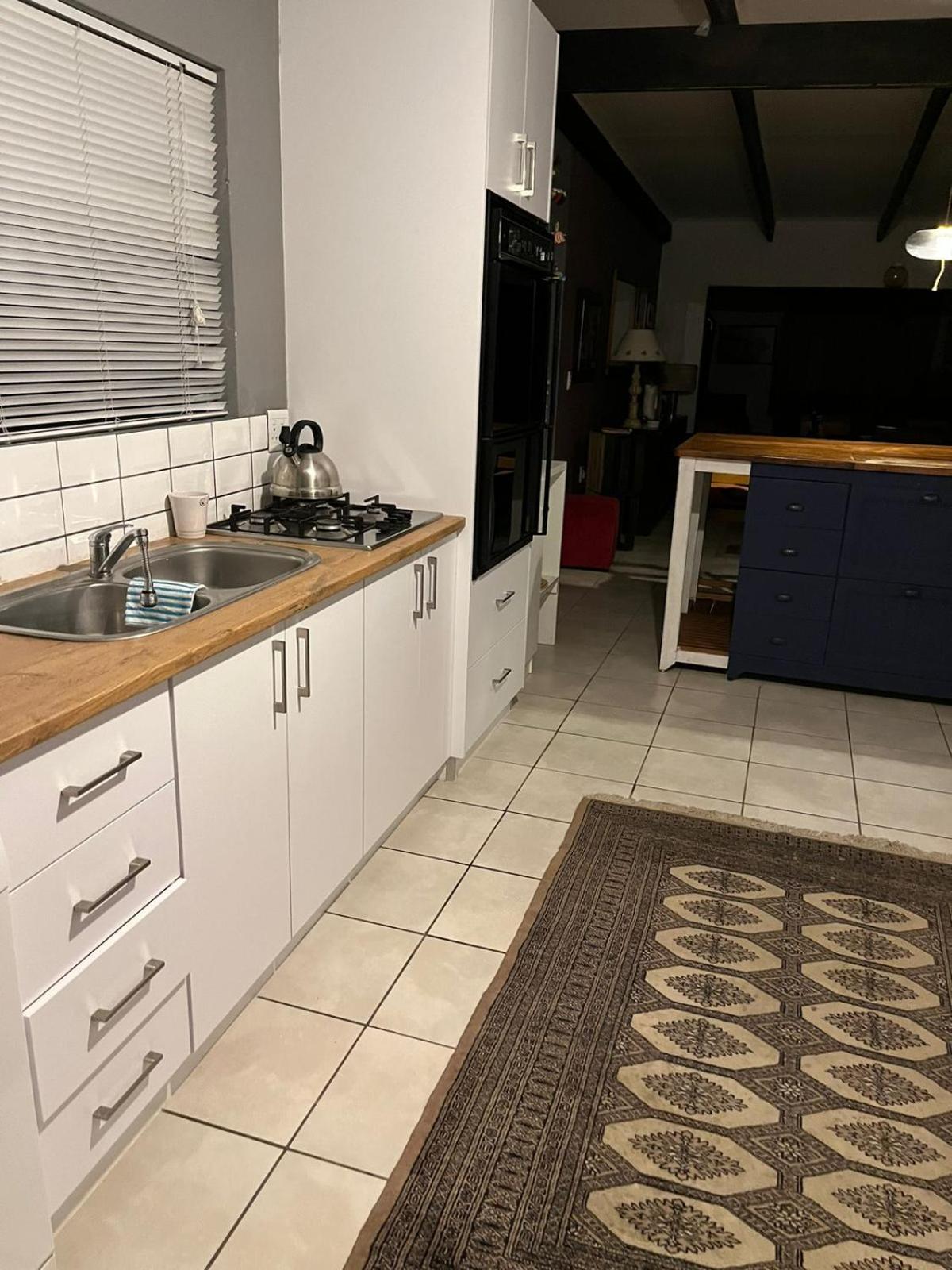 Five-Bedroom House - Photo 4