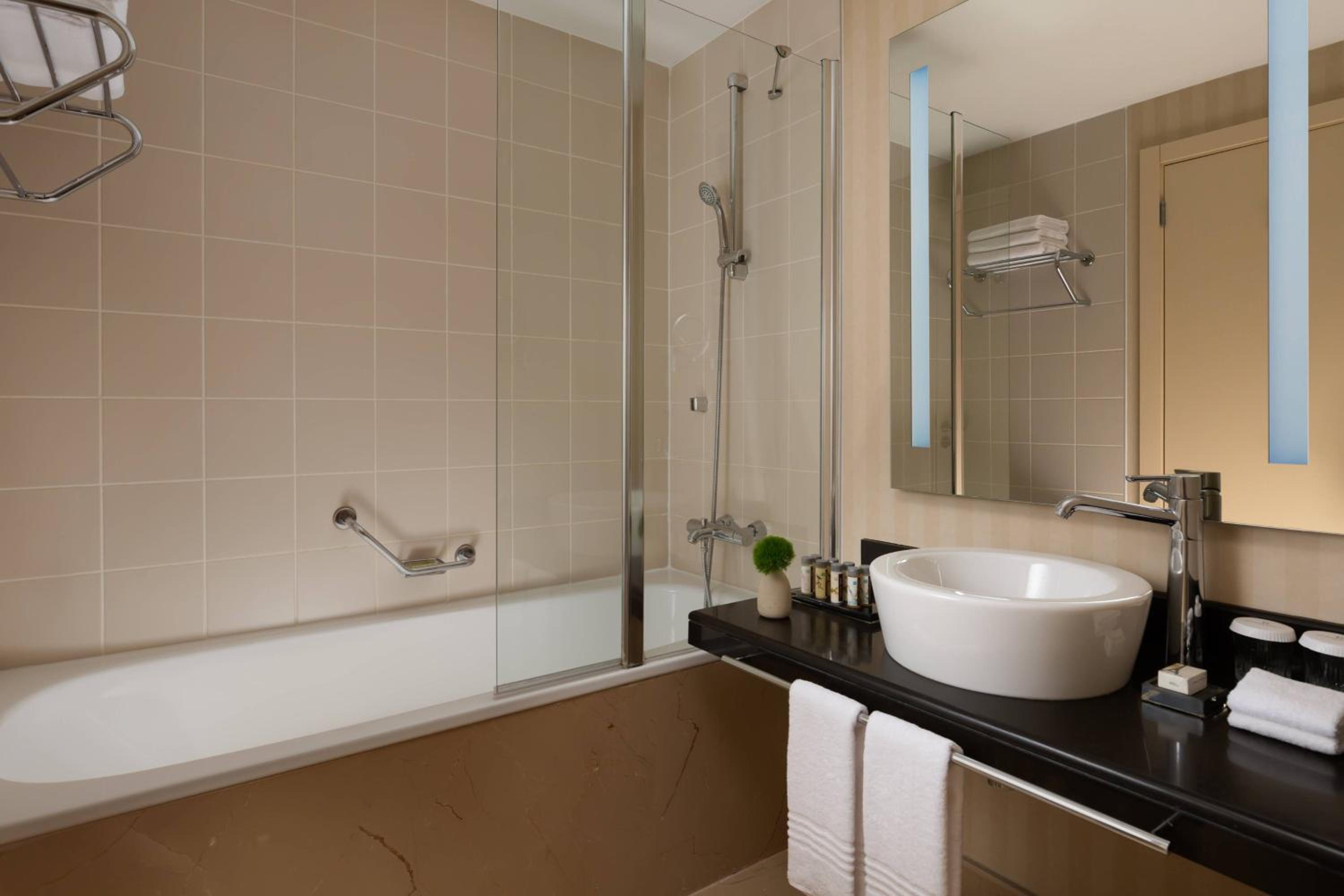 Deluxe Twin Room - Photo 2
