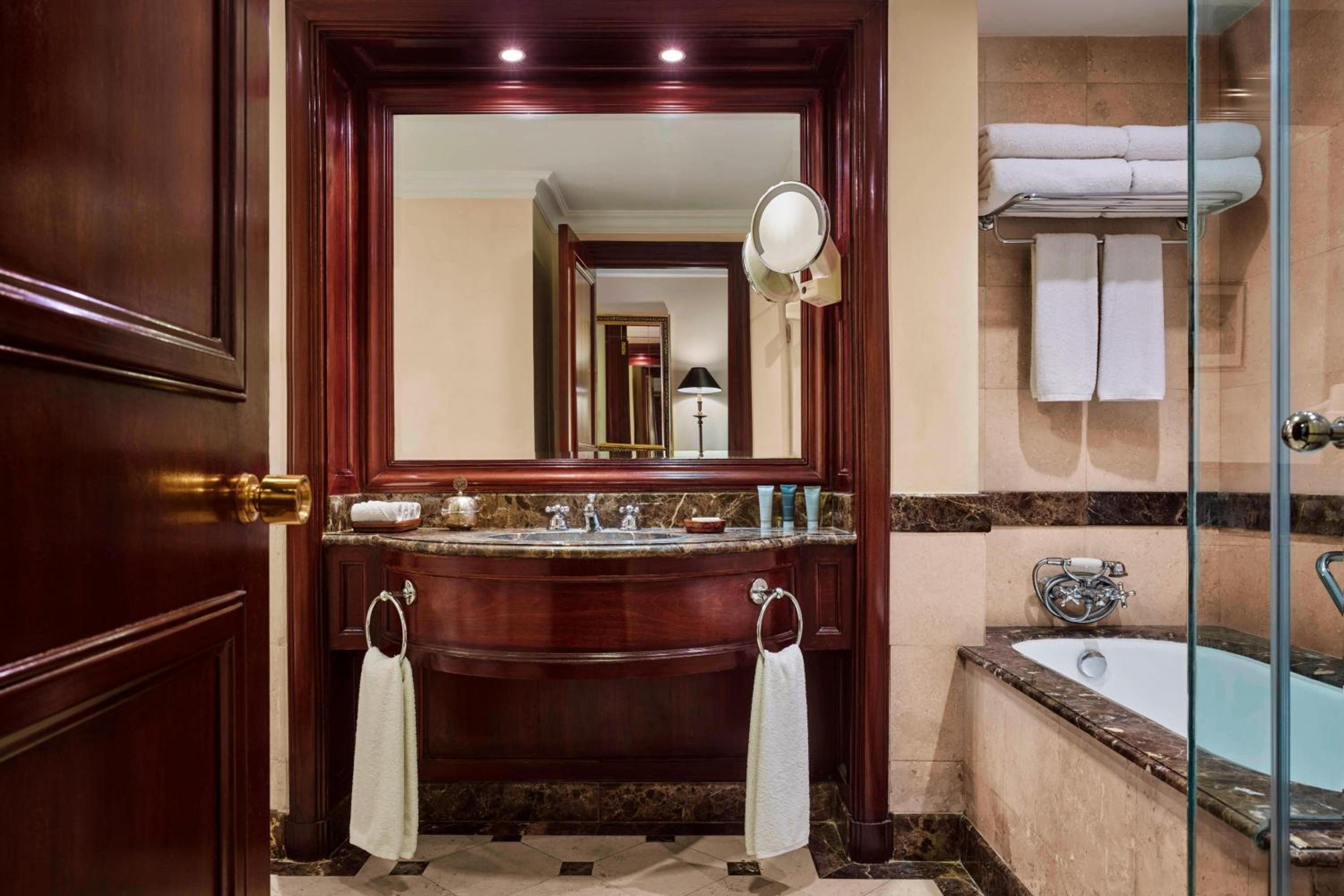 Deluxe Double Guest Room, Pool / Golf view, 2 beds