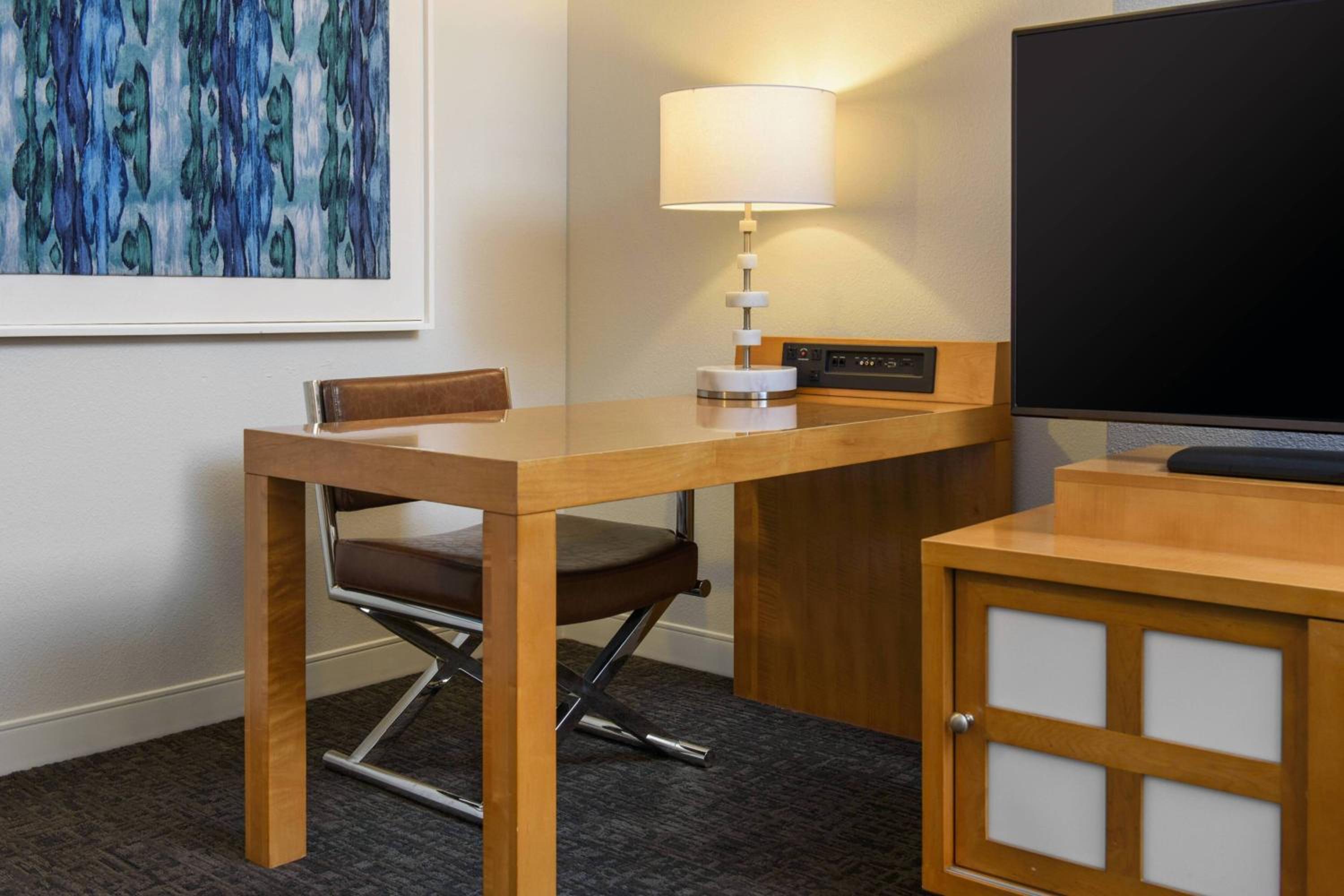 Junior King Suite with Mountain View (No Resort Fees) - Photo 7