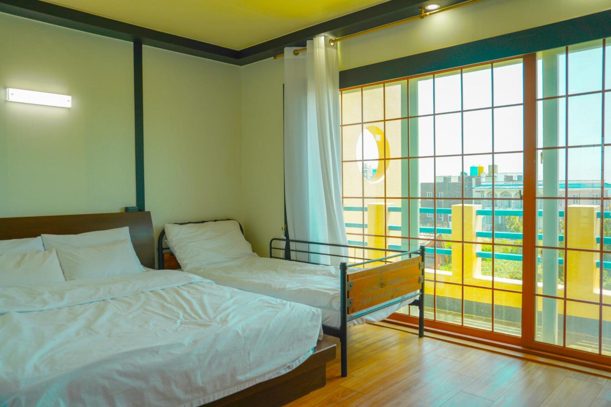 Deluxe Double Room with Balcony and Sea View - Photo 9