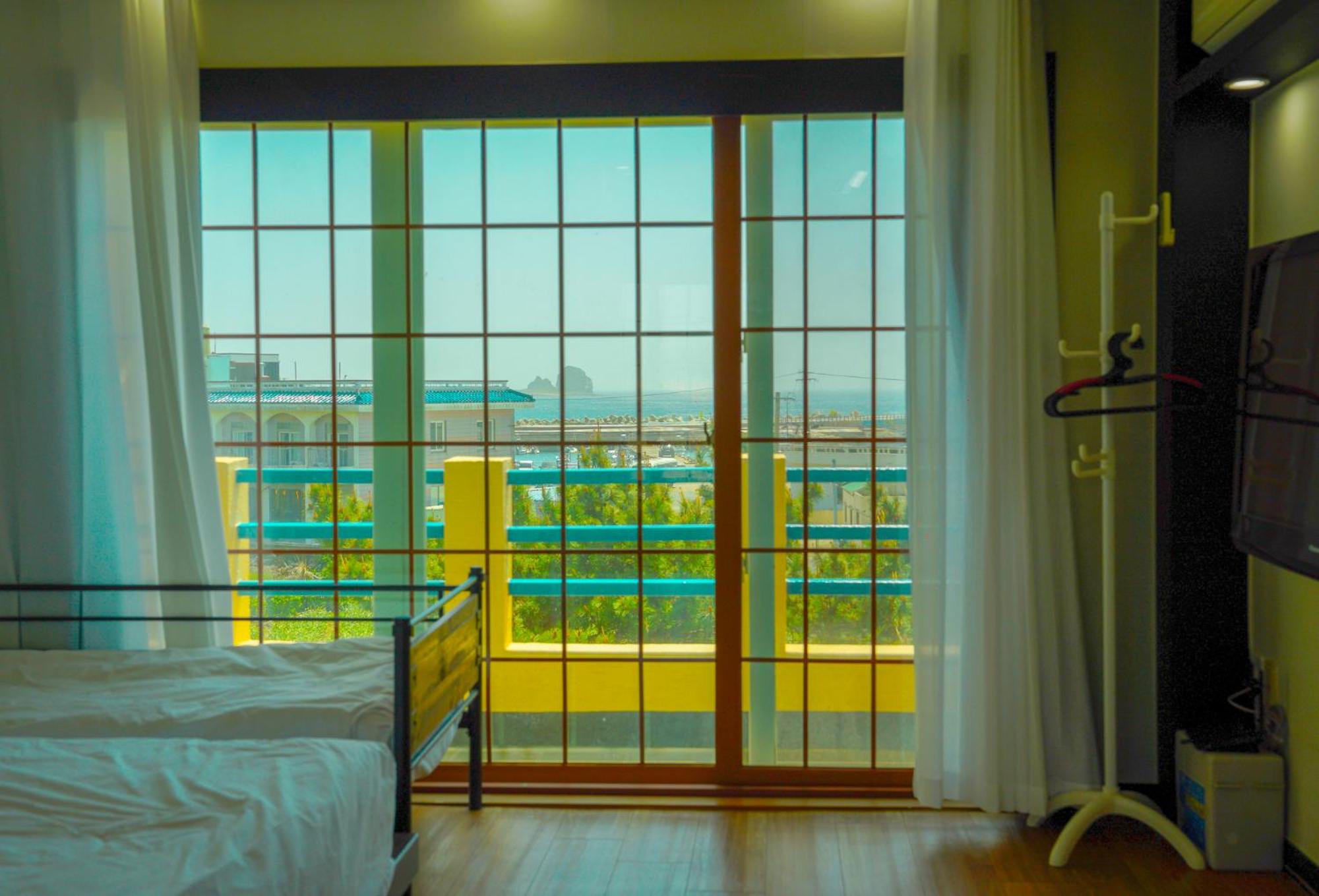 Deluxe Double Room with Balcony and Sea View - Photo 4