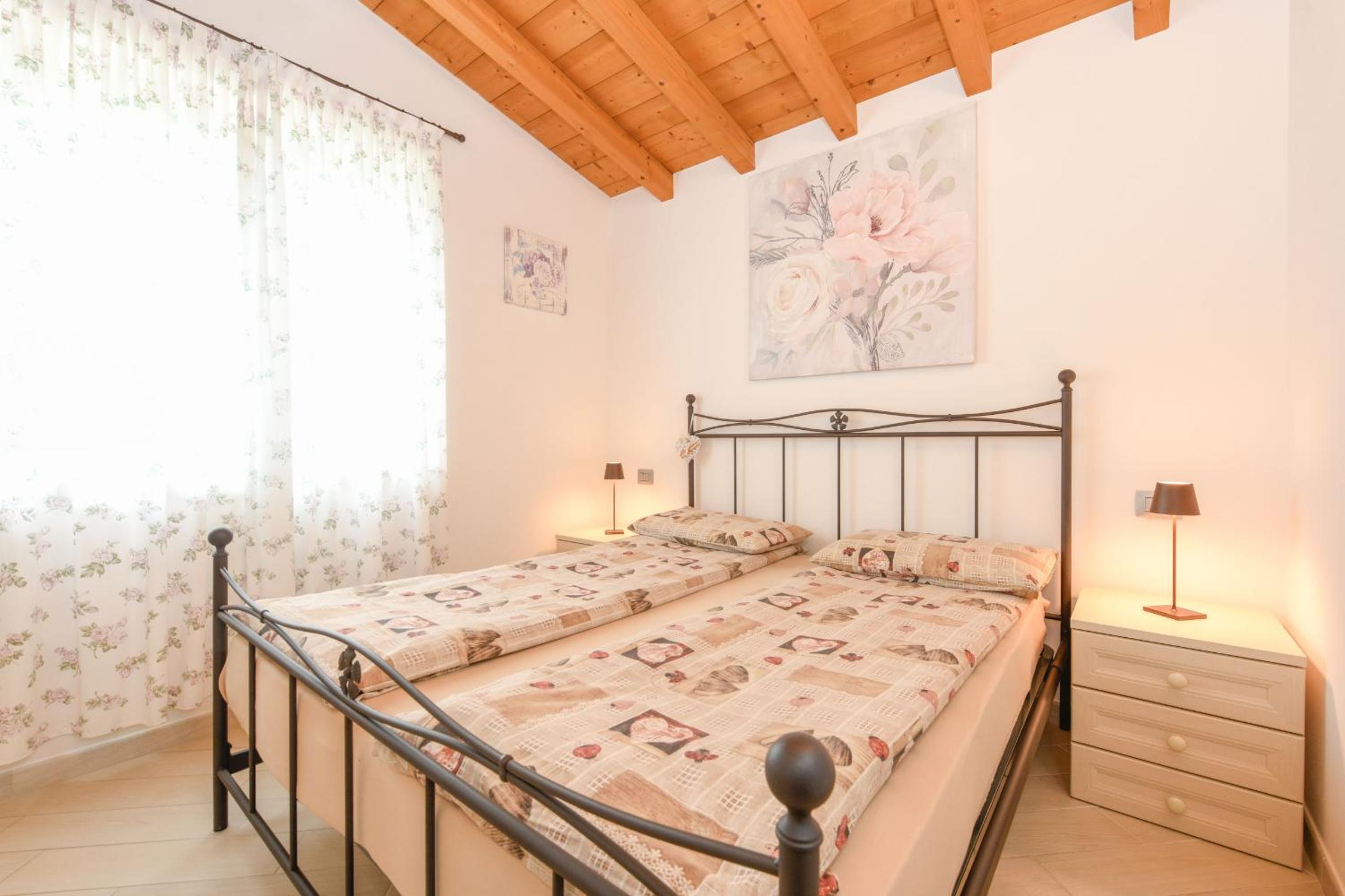 One-Bedroom Apartment with Lake View