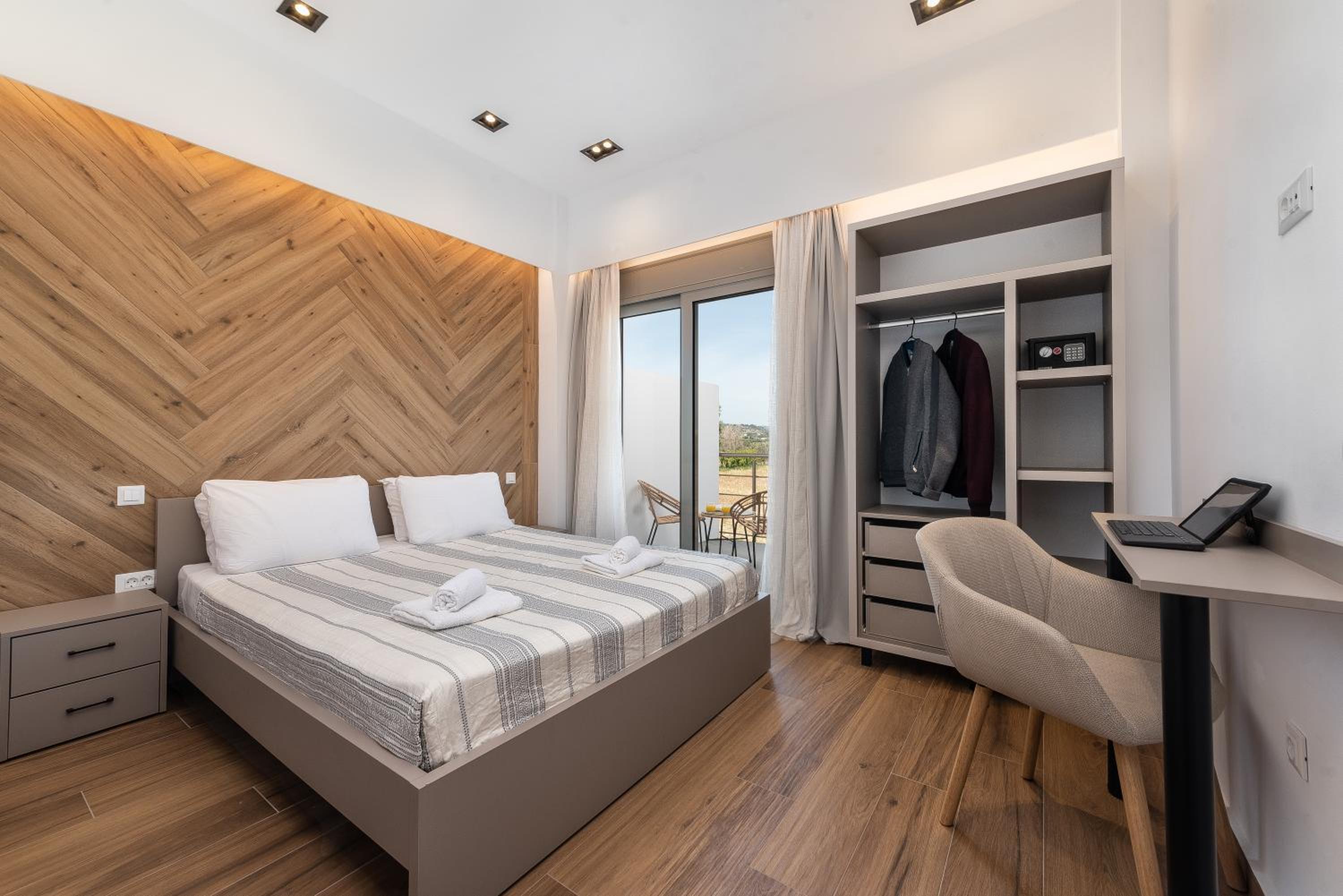 Apartment with Mountain View
