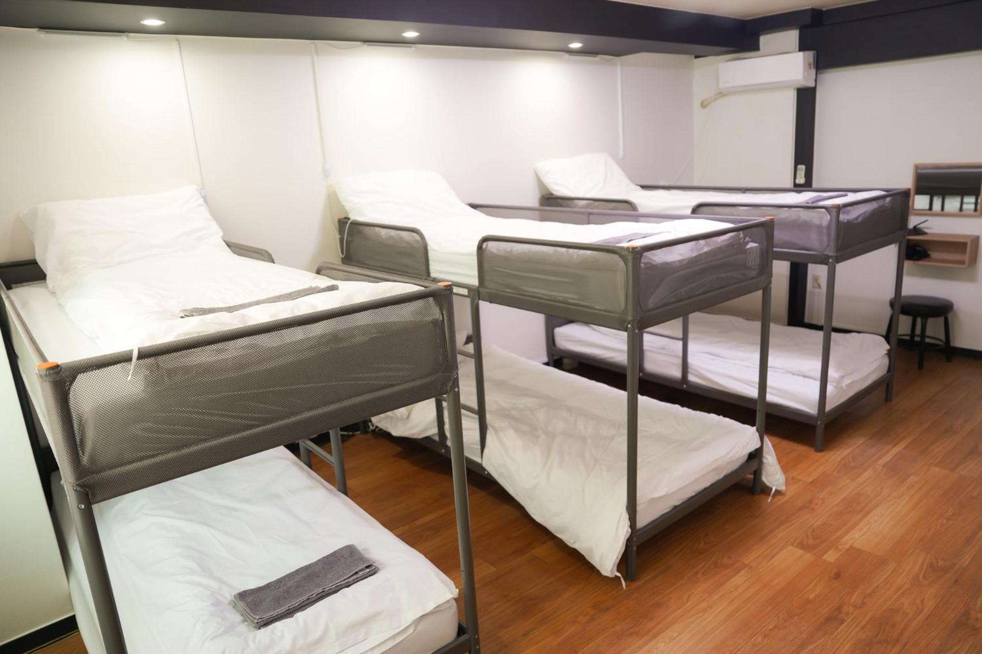 Bed in 6-Bed Male Dormitory Room - Photo 5