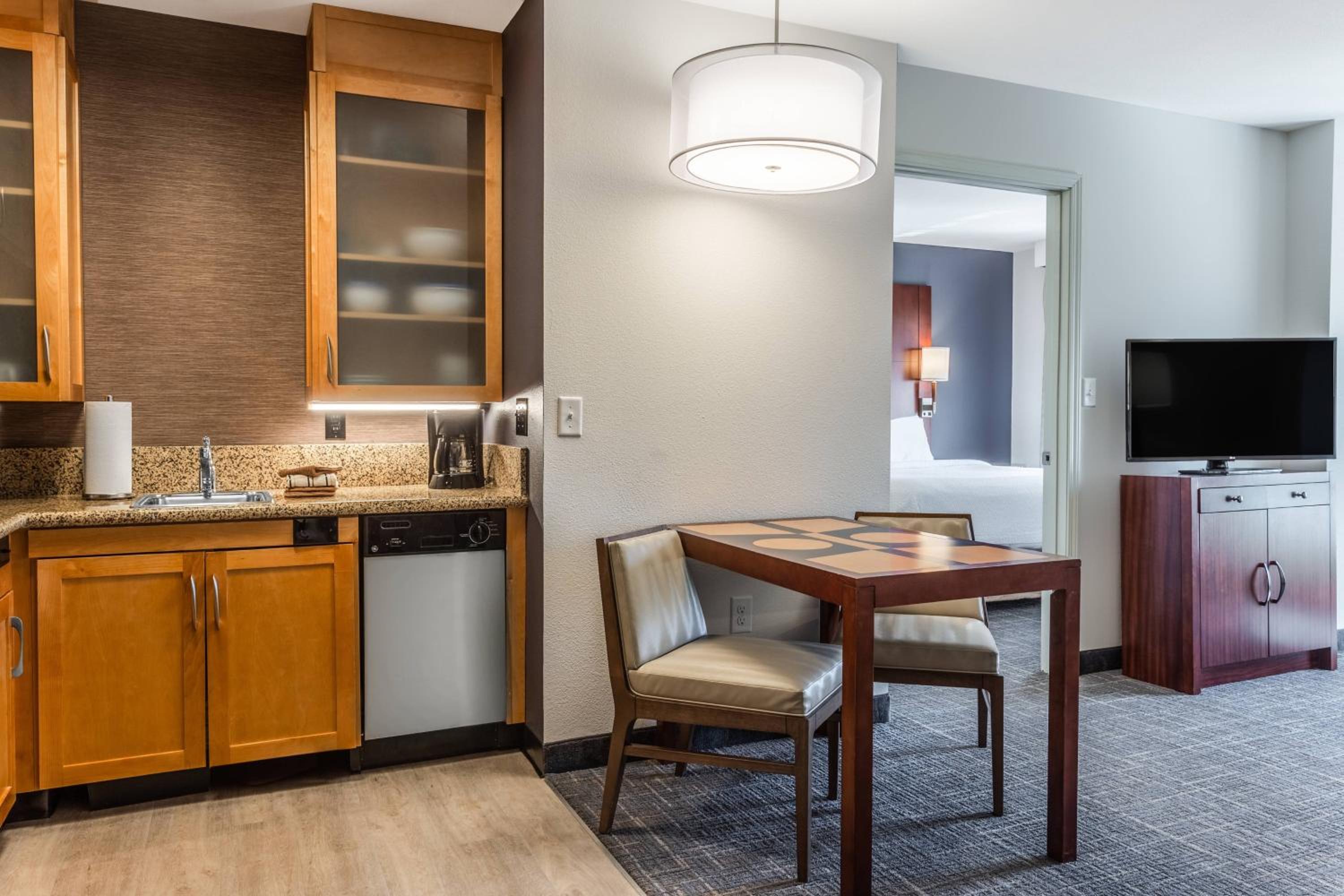 Two-Bedroom Suite with Sofa Bed - Photo 4