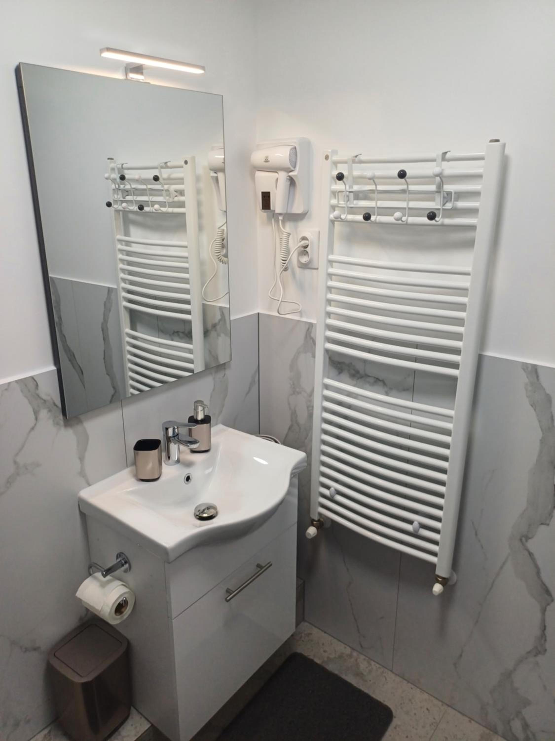 Single Room with Bathroom photo 1