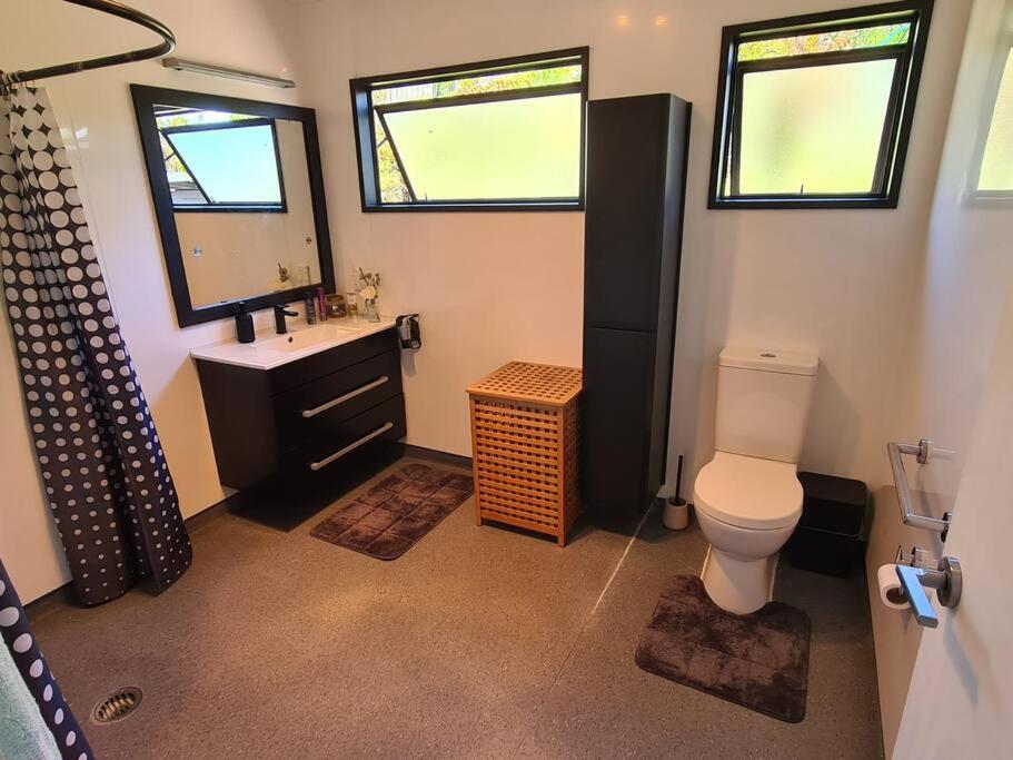 Three-Bedroom House photo 3