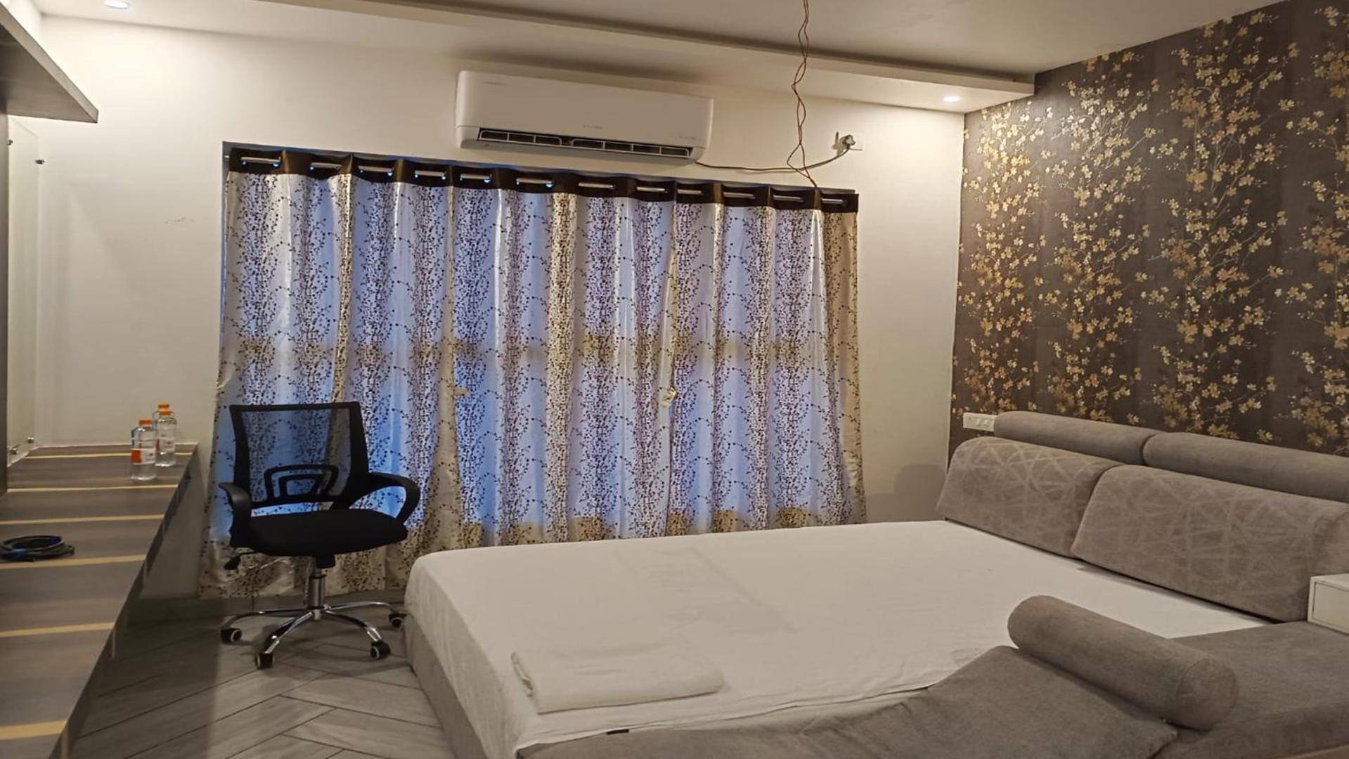 Deluxe Double Room (2 Adults + 1 Child)
