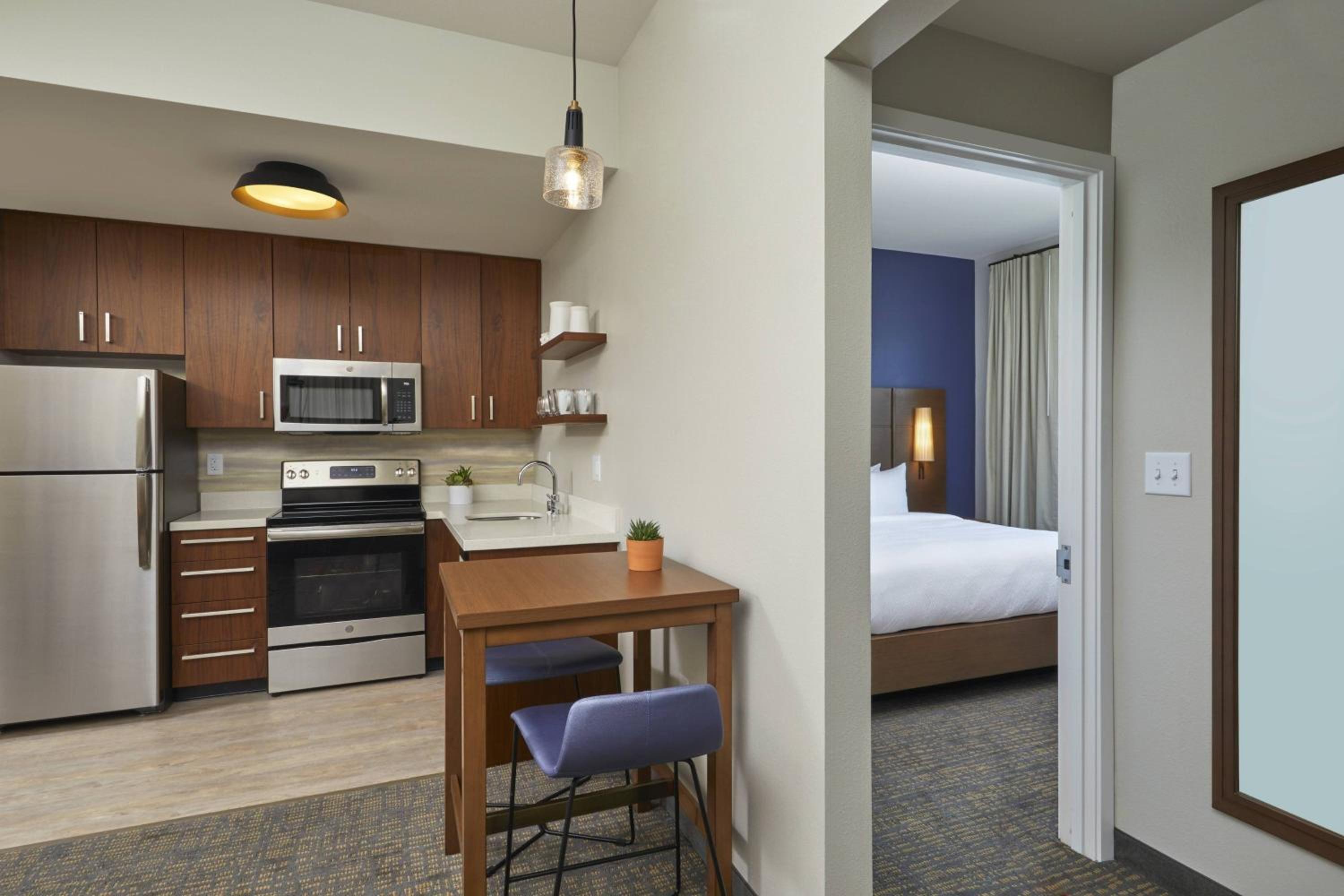1 Bedroom Suite, 1 King, Sofa bed