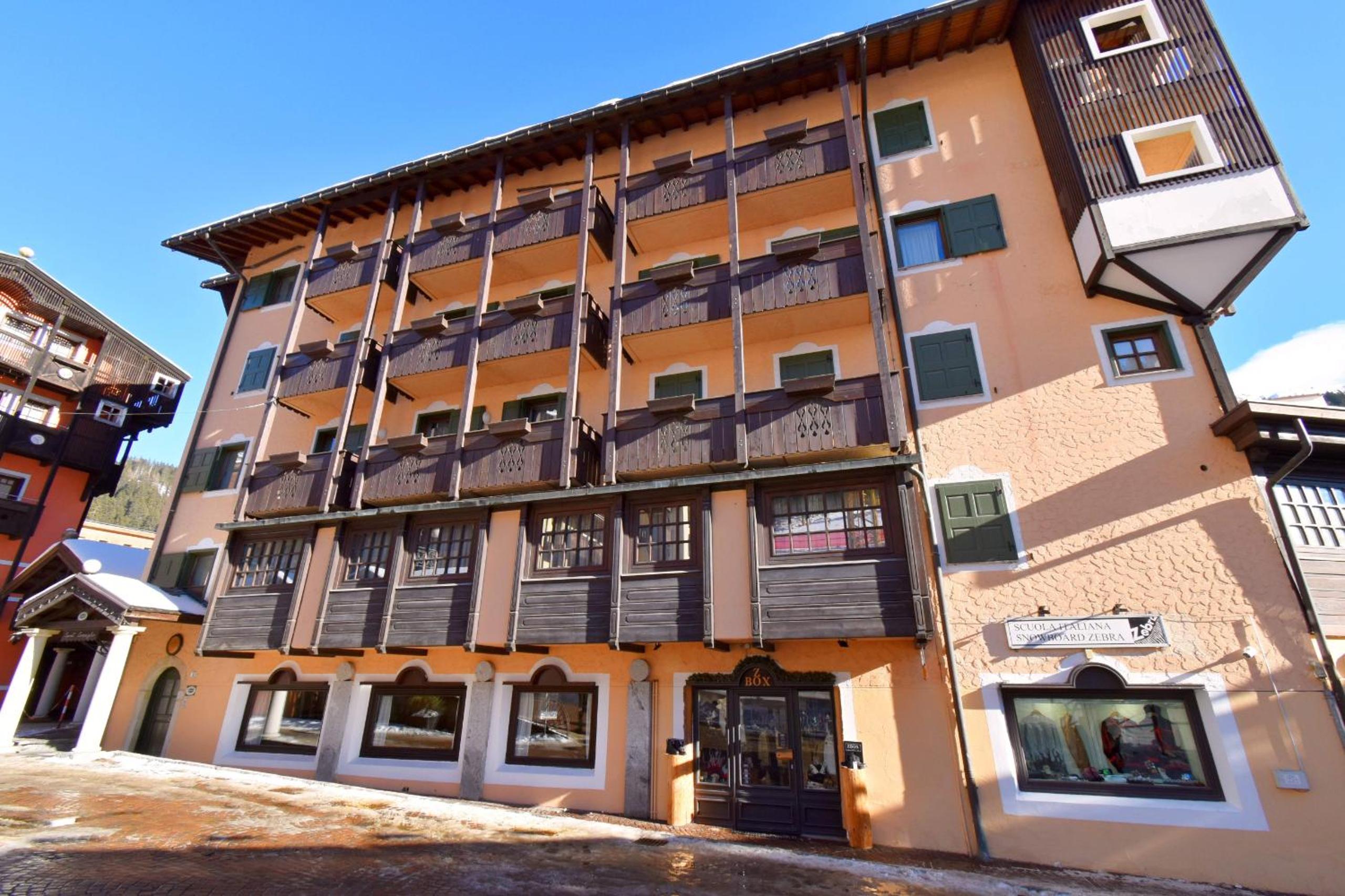 Apartment with Mountain View photo 2