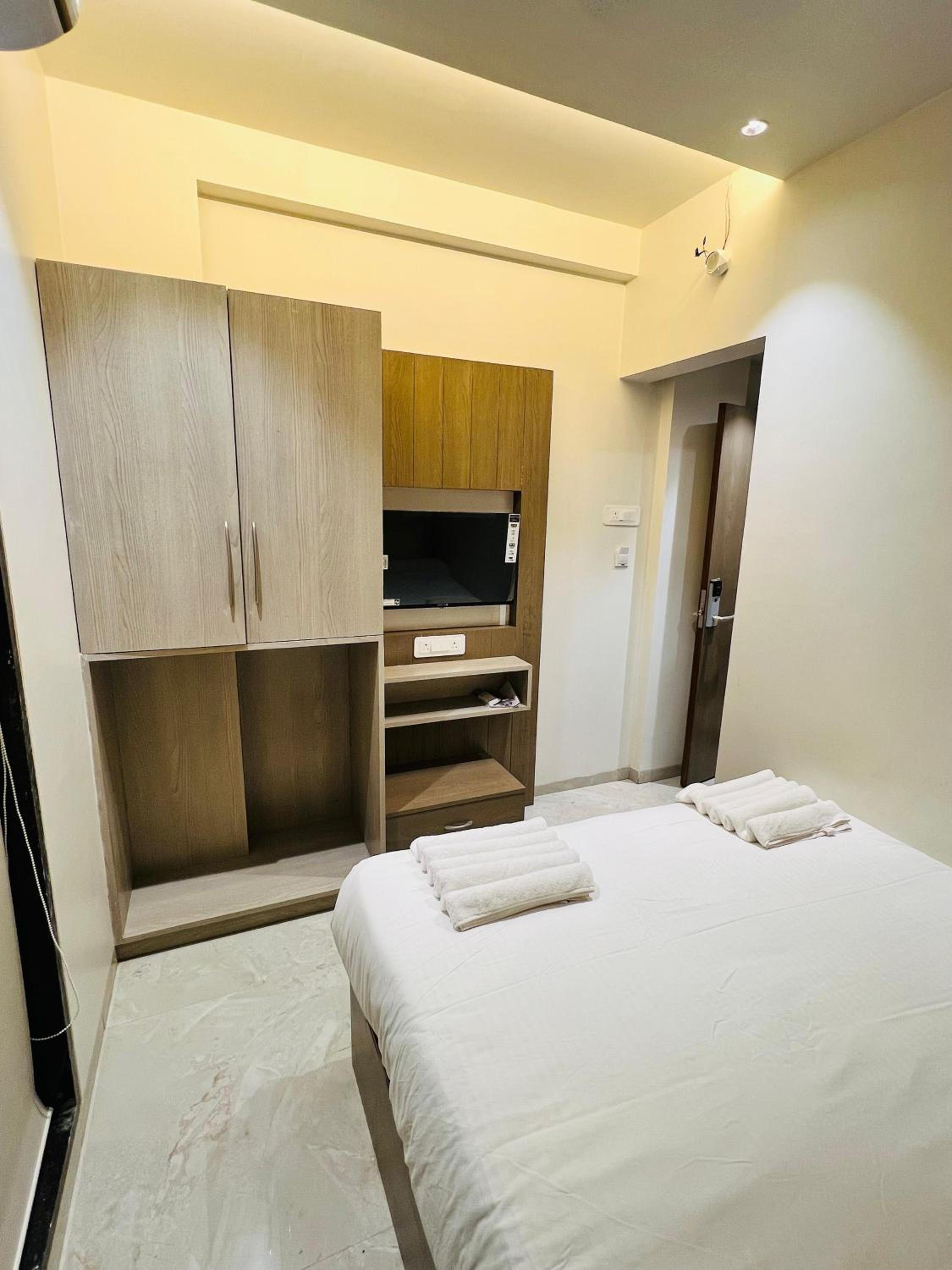 Small Single Room - Photo 3