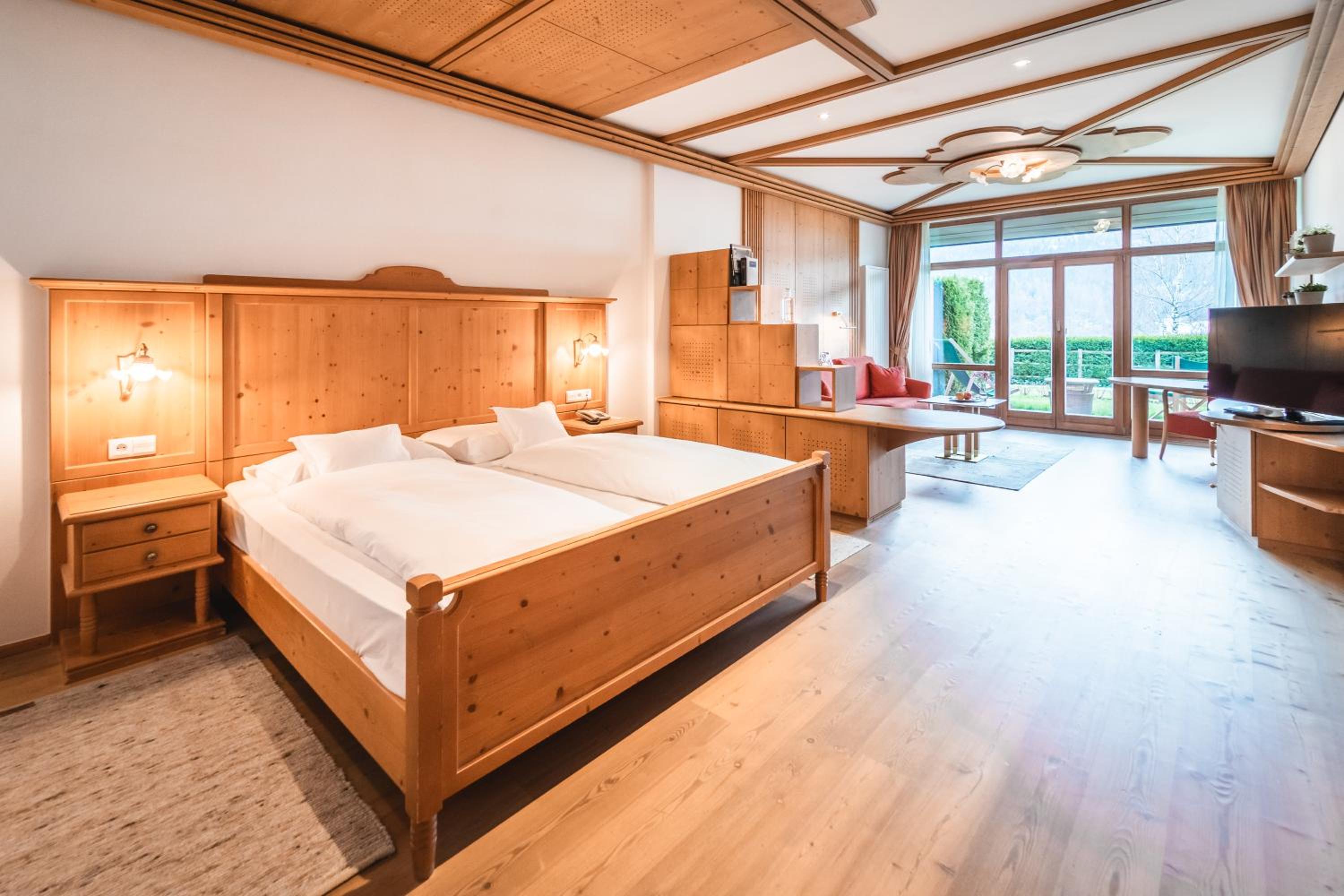 Suite with Mountain View - Photo 9