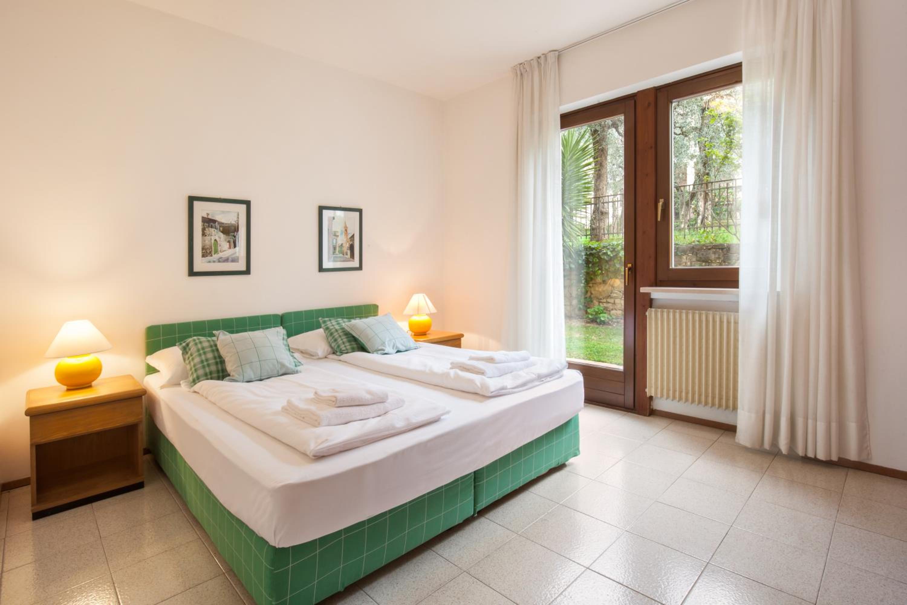 One-Bedroom Apartment - Photo 2