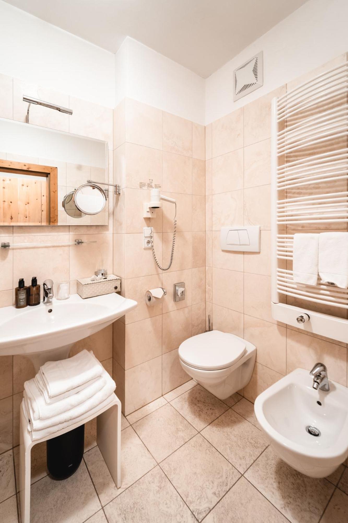 Superior Double or Twin Room - Photo 8