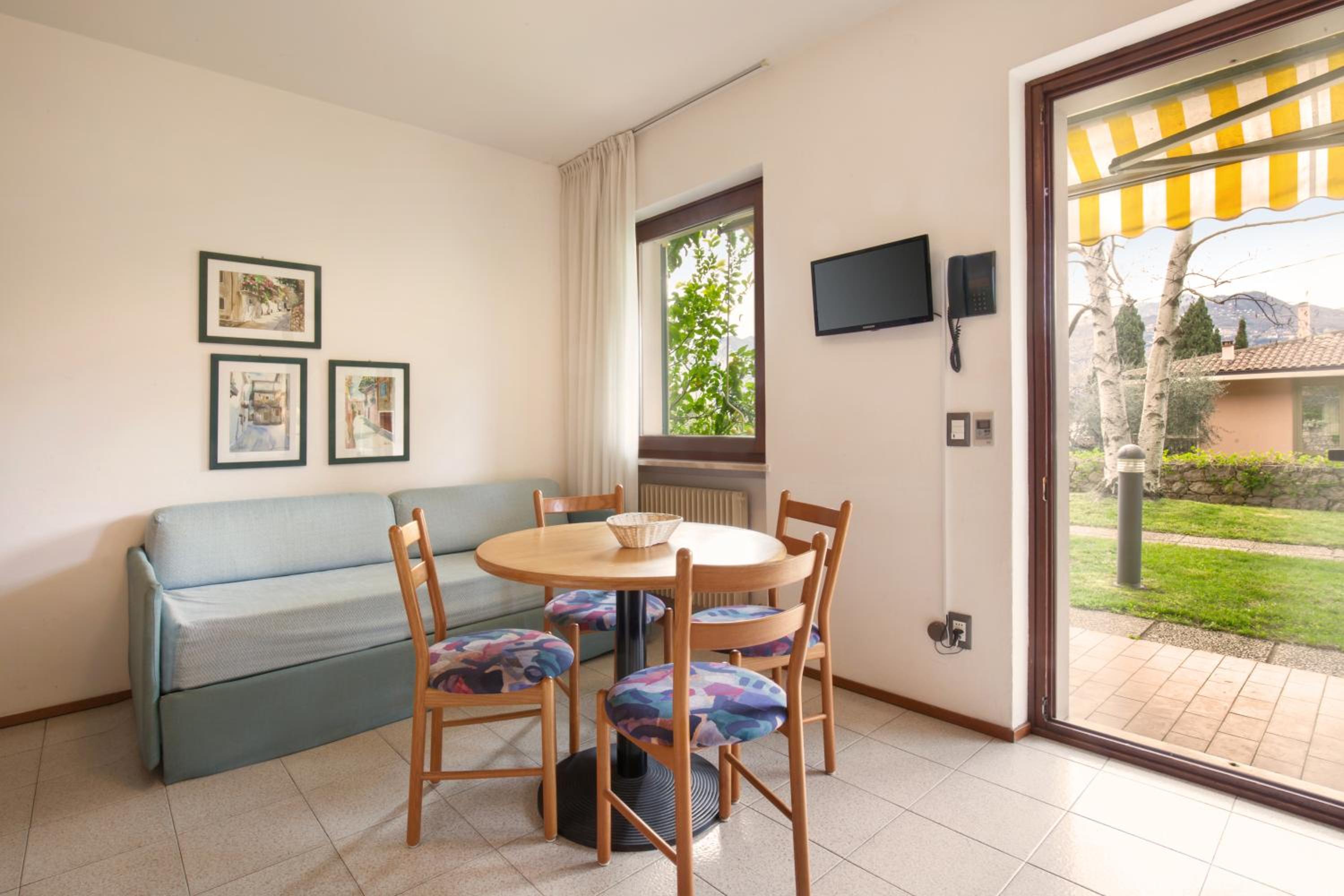 One-Bedroom Apartment - Photo 12