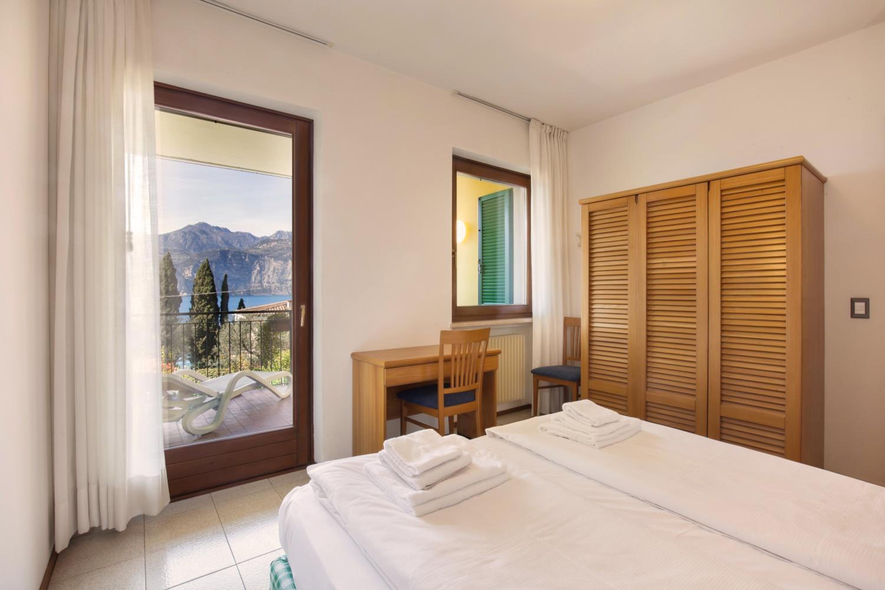 One-Bedroom Apartment with Balcony photo 1