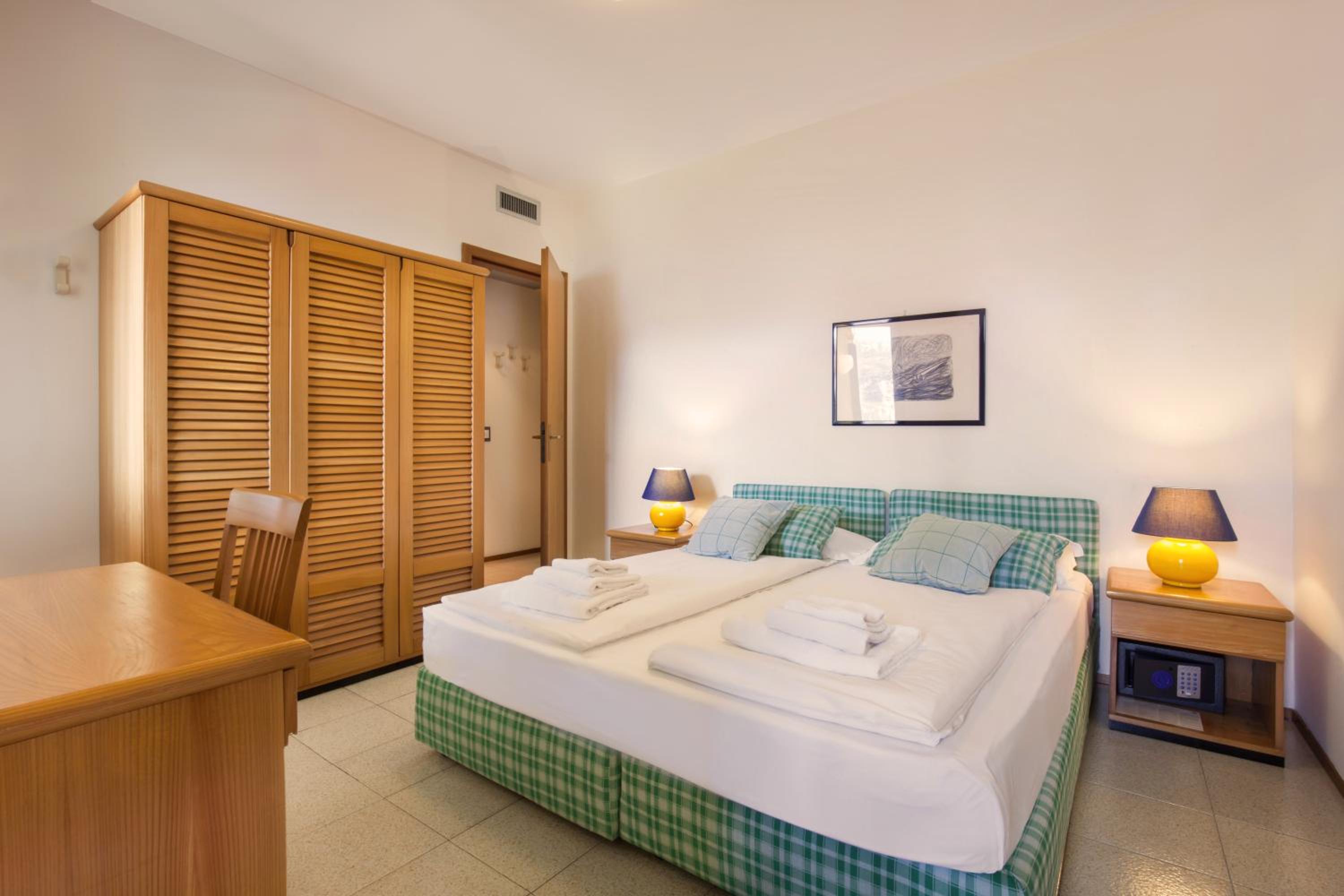 One-Bedroom Apartment with Balcony photo 2