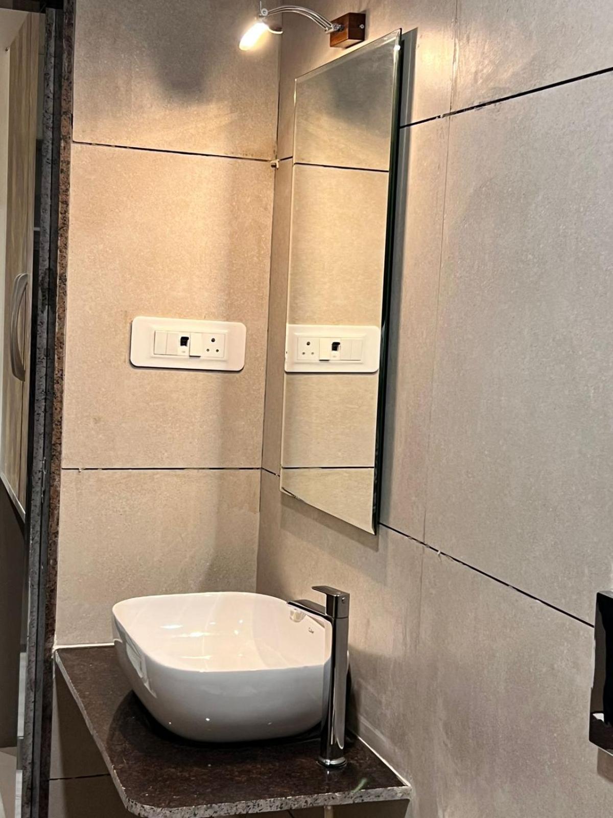 Deluxe Double Room with Balcony photo 3