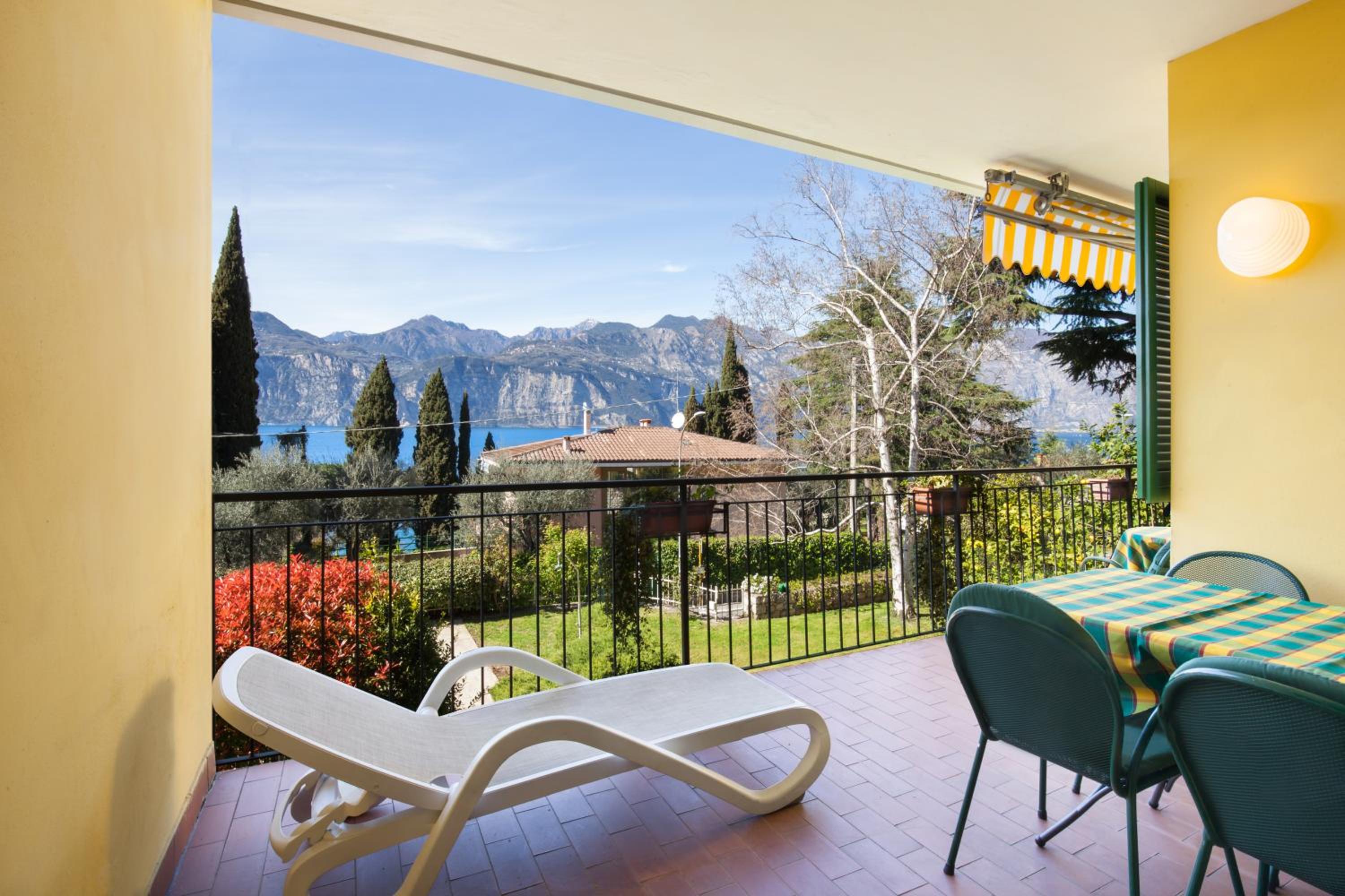 One-Bedroom Apartment with Balcony photo 3