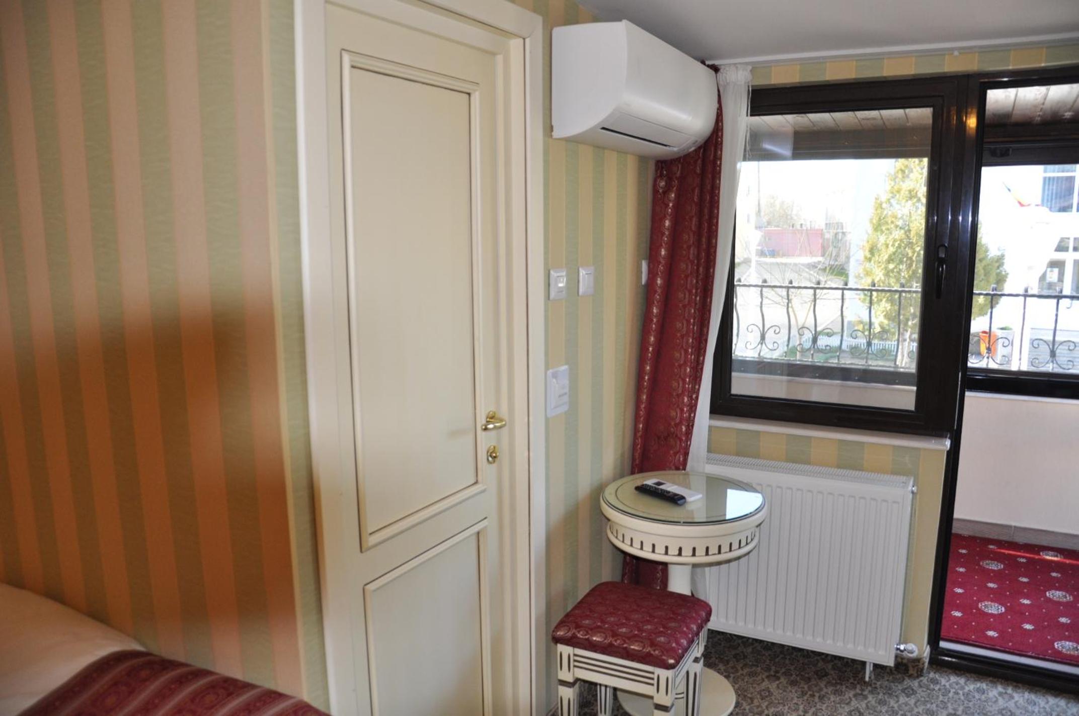 Double or Twin Room photo 2