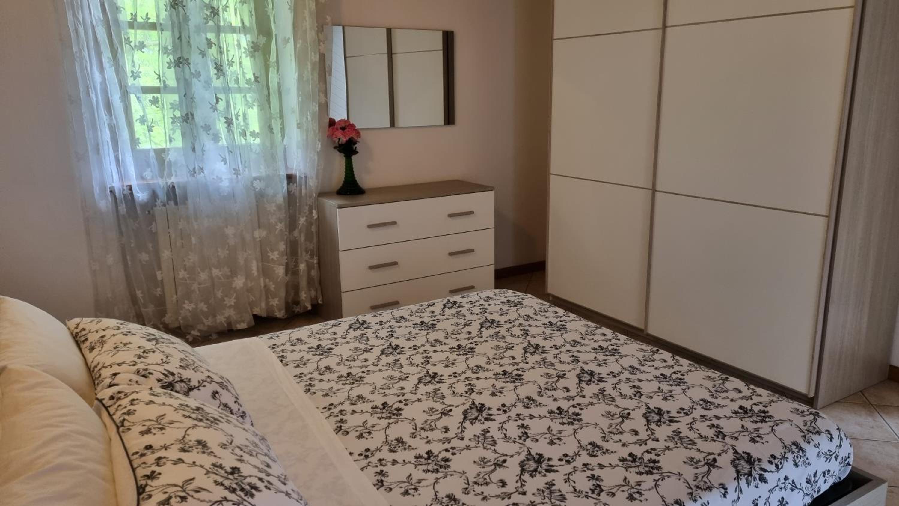 One-Bedroom House photo 1