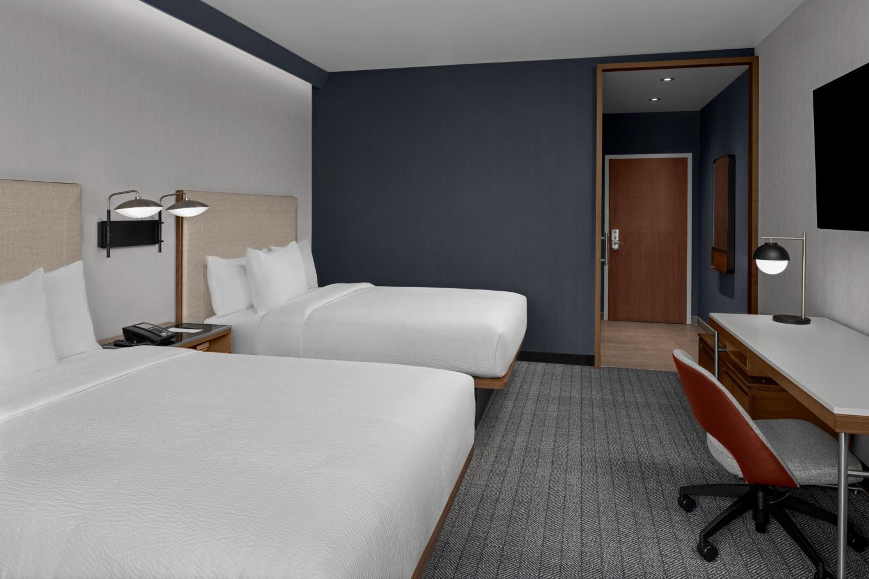 Queen Room with Two Queen Beds - Photo 9