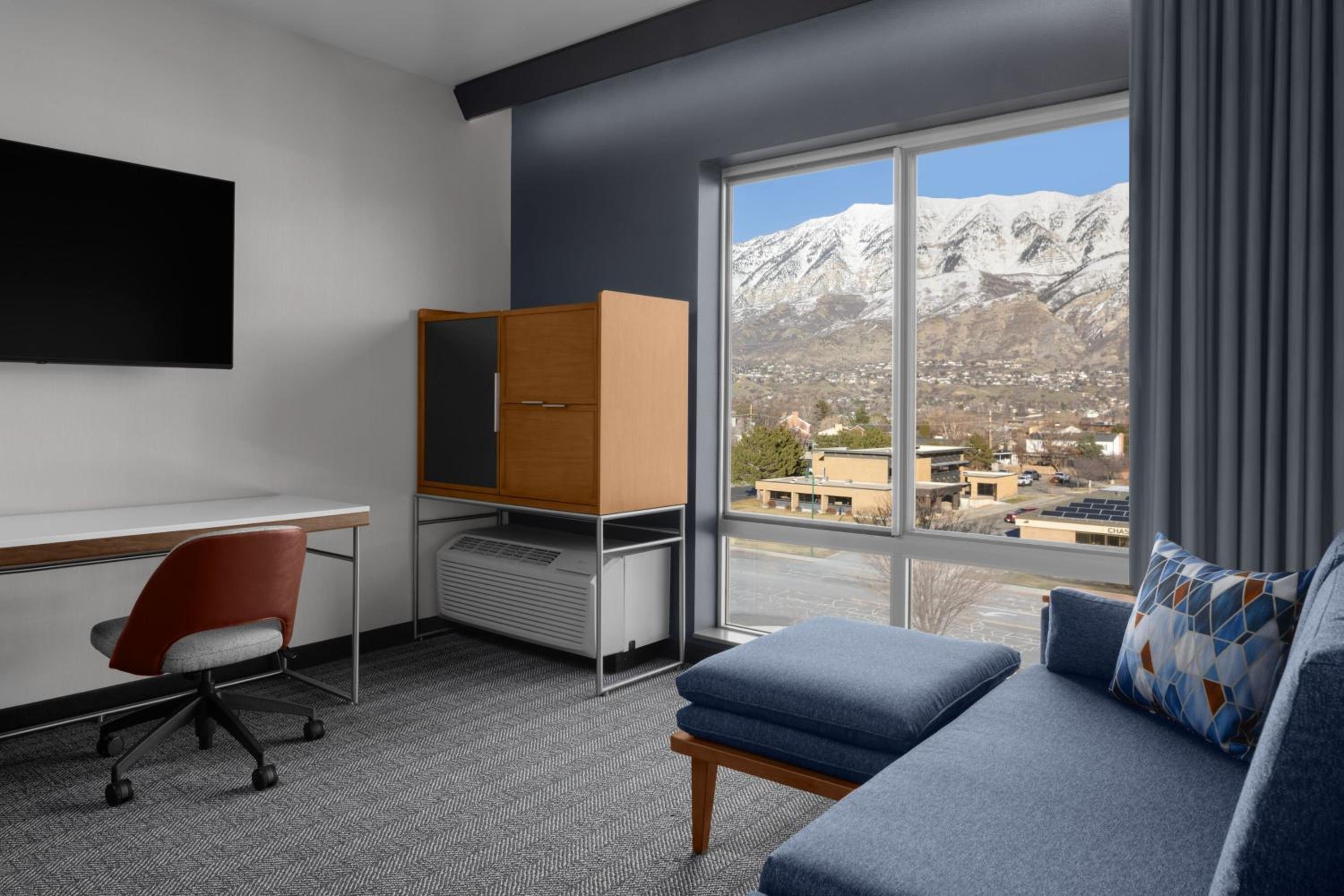 King Room with Sofa Bed and Mountain View - Photo 10