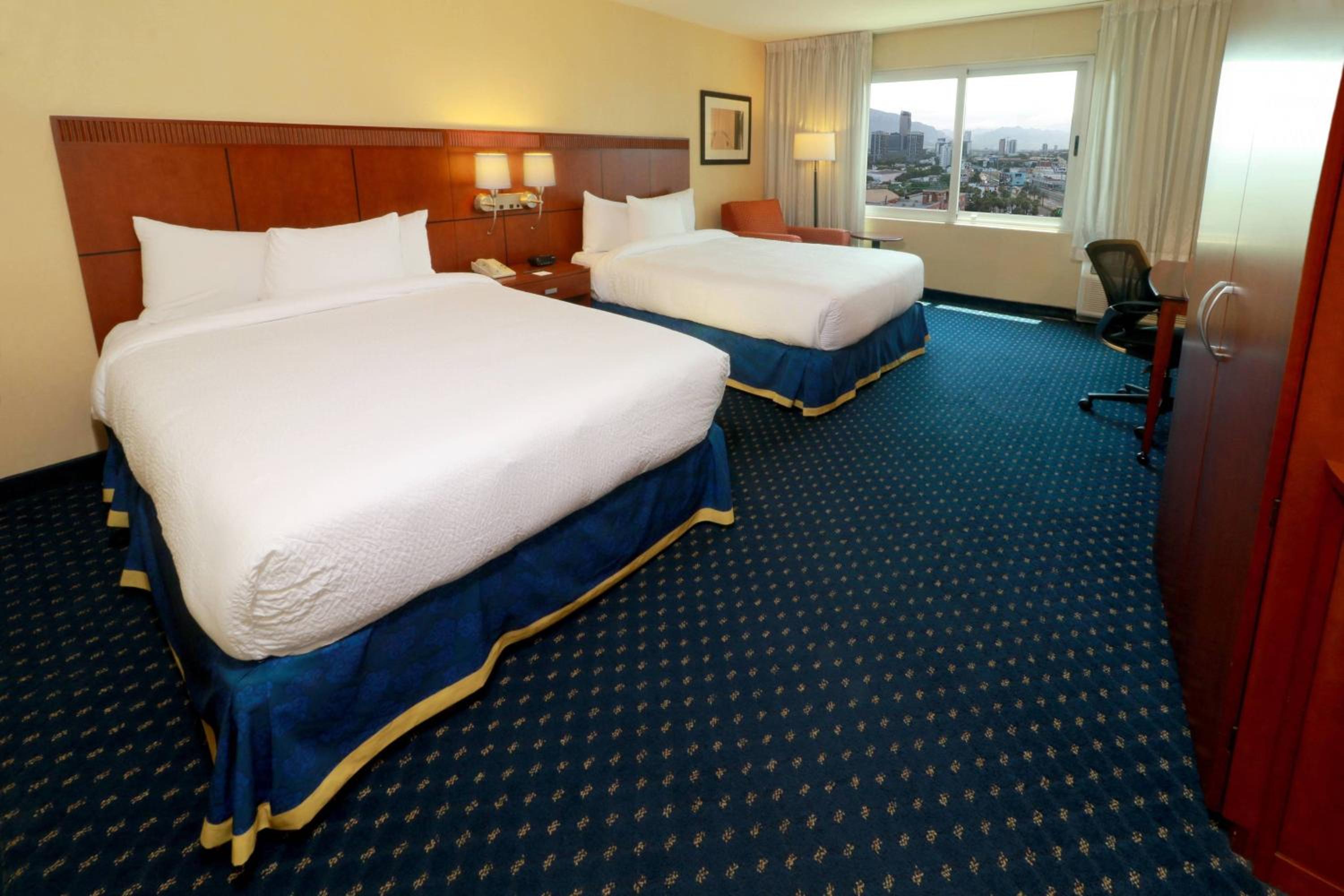 Double Room with Two Double Beds with City View - Photo 1