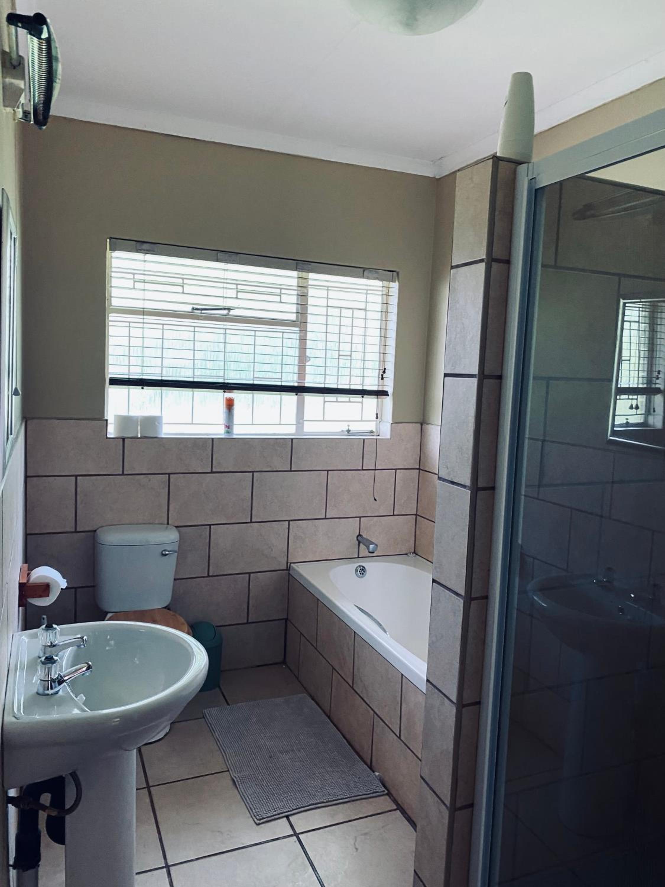 Double Room With Shared Bathroom photo 2