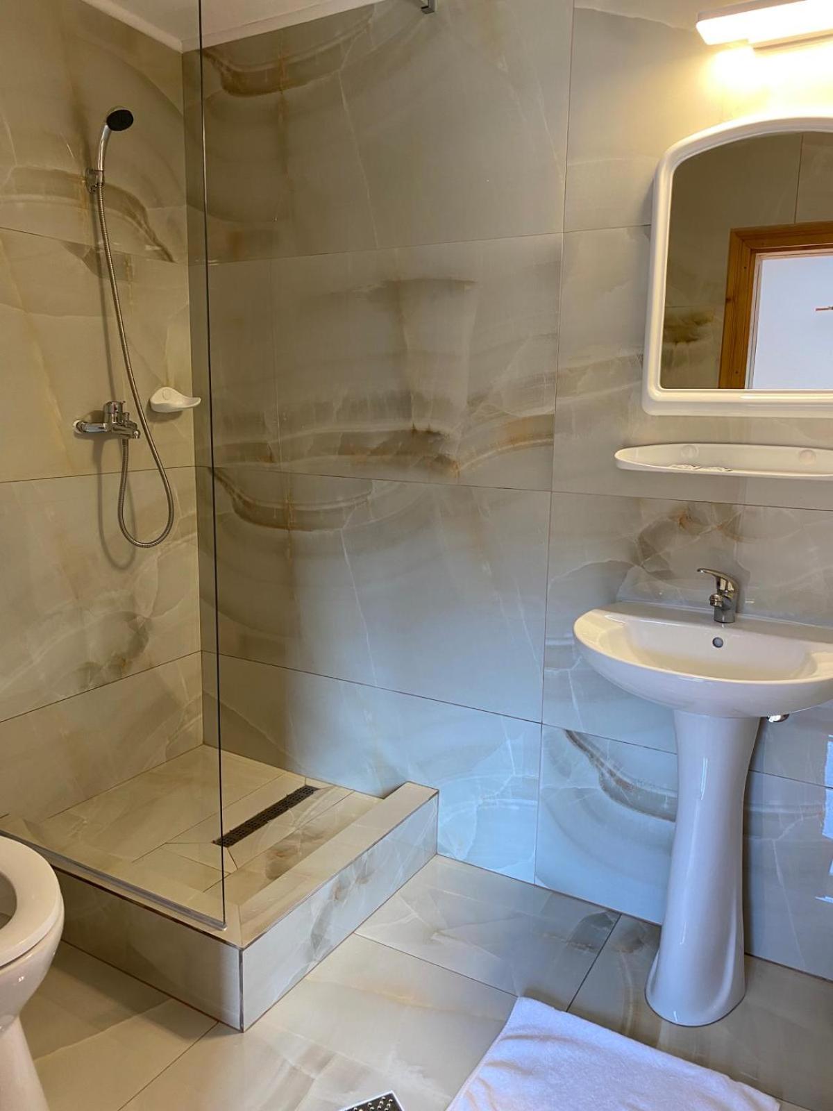Double Room with Private Bathroom photo 2