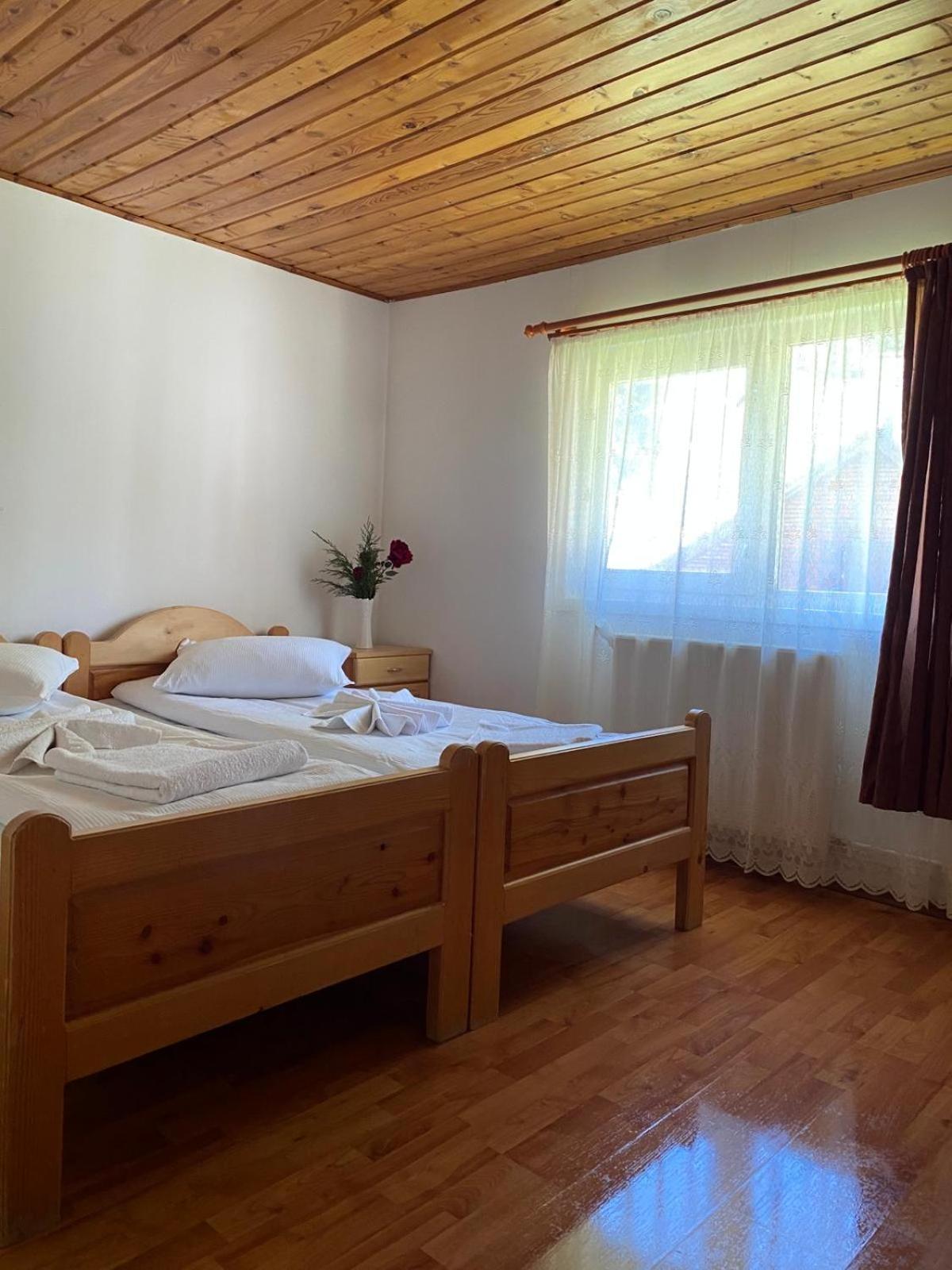 Standard Double Room with Shared Bathroom photo 1