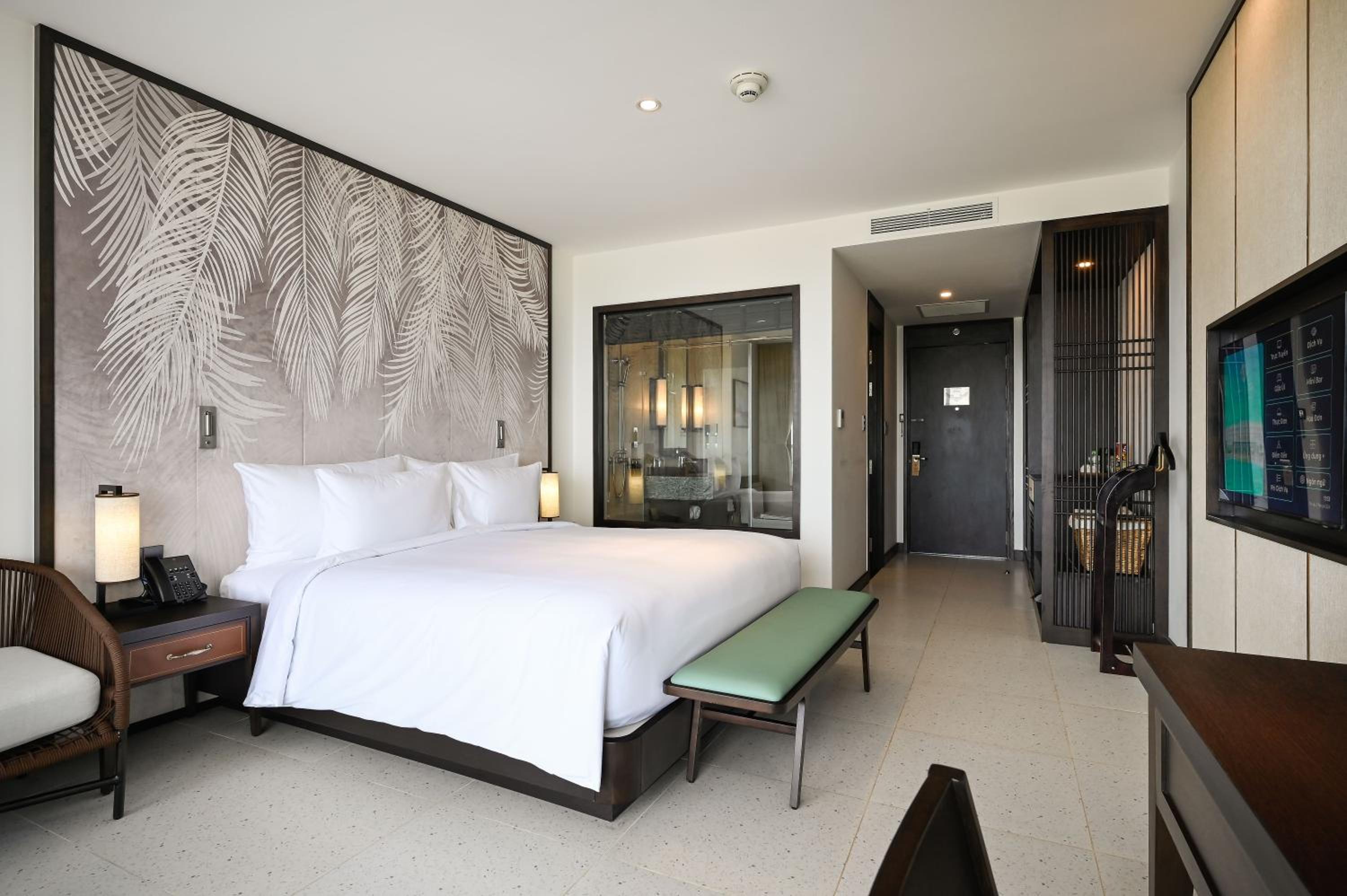 Deluxe King Room - Photo 1