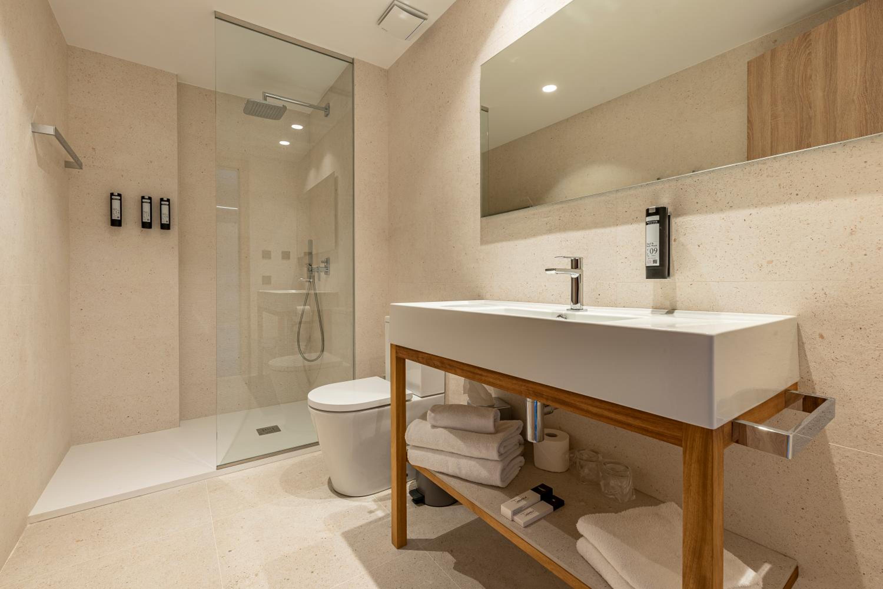Double Room with Swimming Pool View and Terrace  photo 3