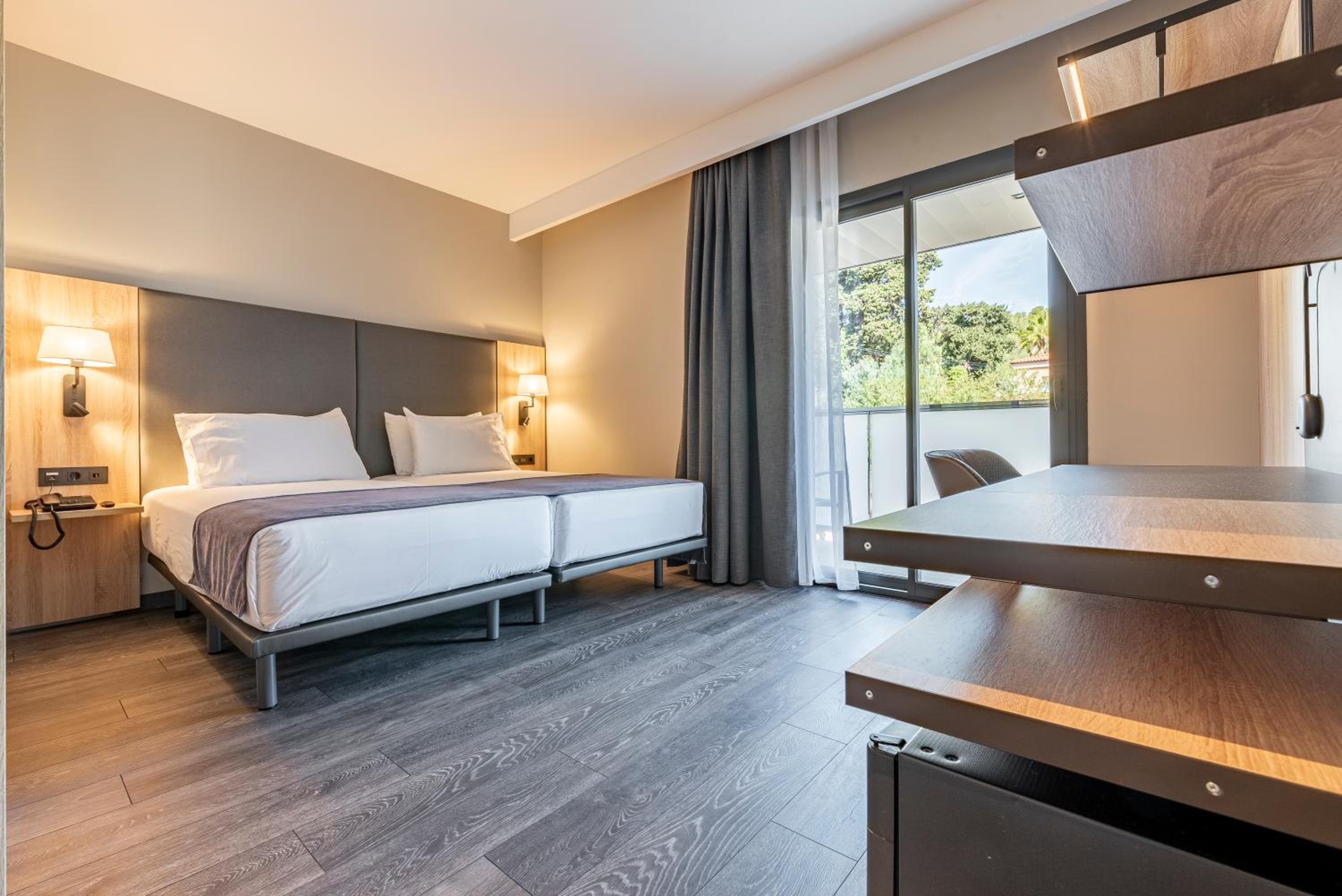 Habitación Doble con Vista a la Ciudad y Terraza