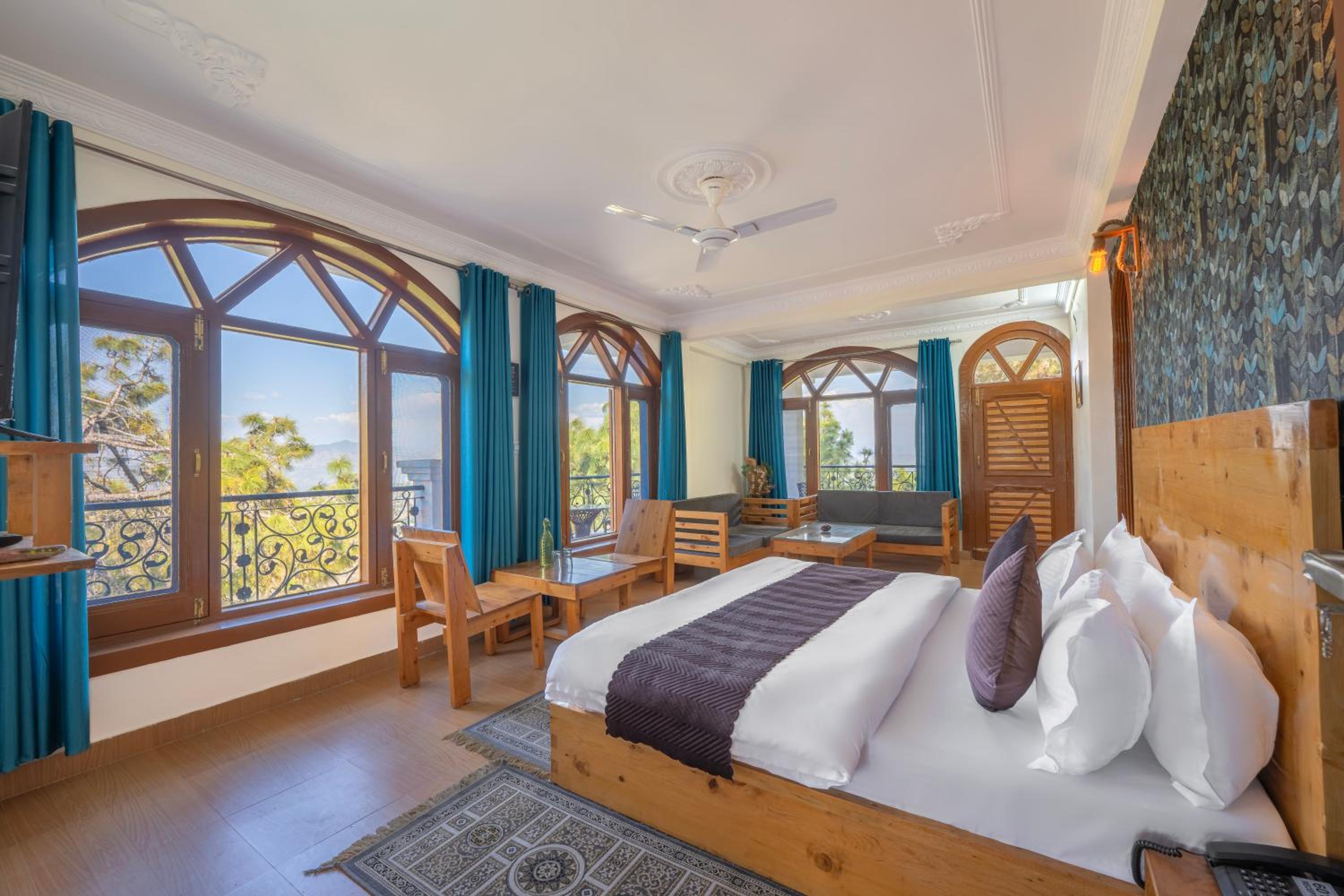 Deluxe Double Room with Bath photo 1