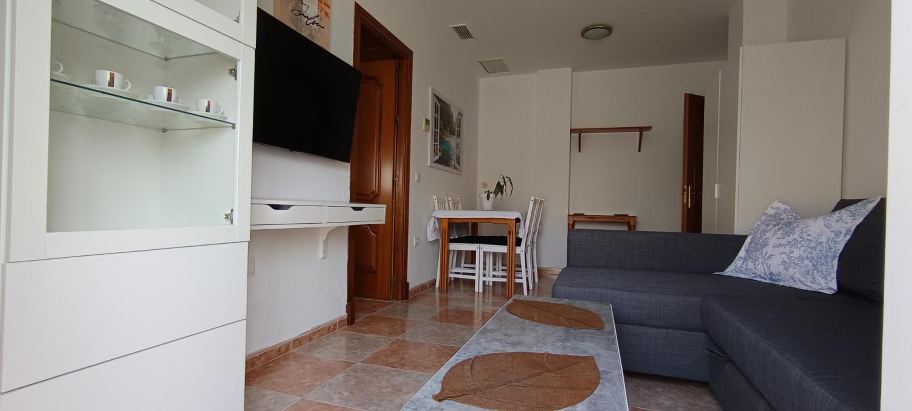 One-Bedroom Apartment photo 2