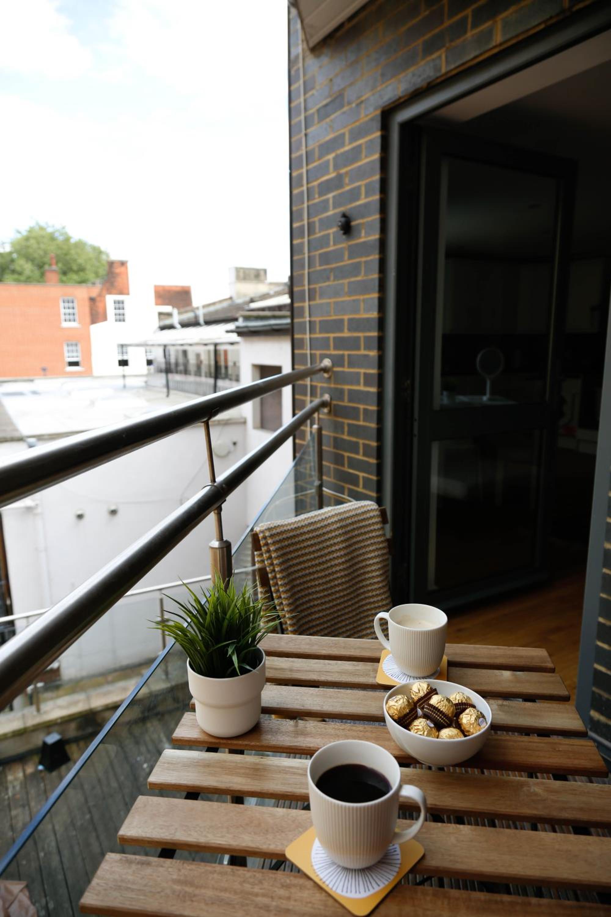 Apartment with Balcony photo 2