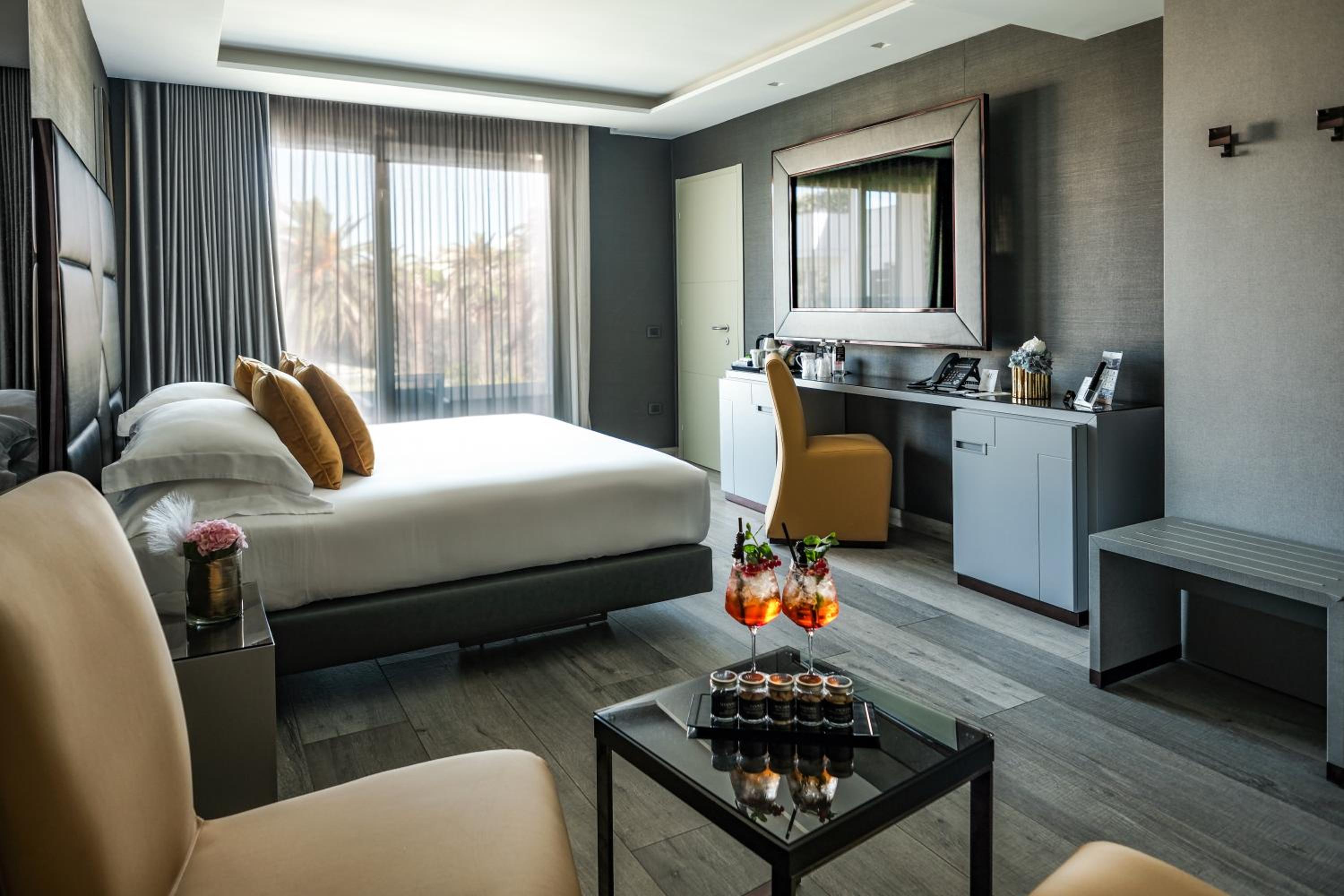 Luxury Quadruple Room - Photo 1