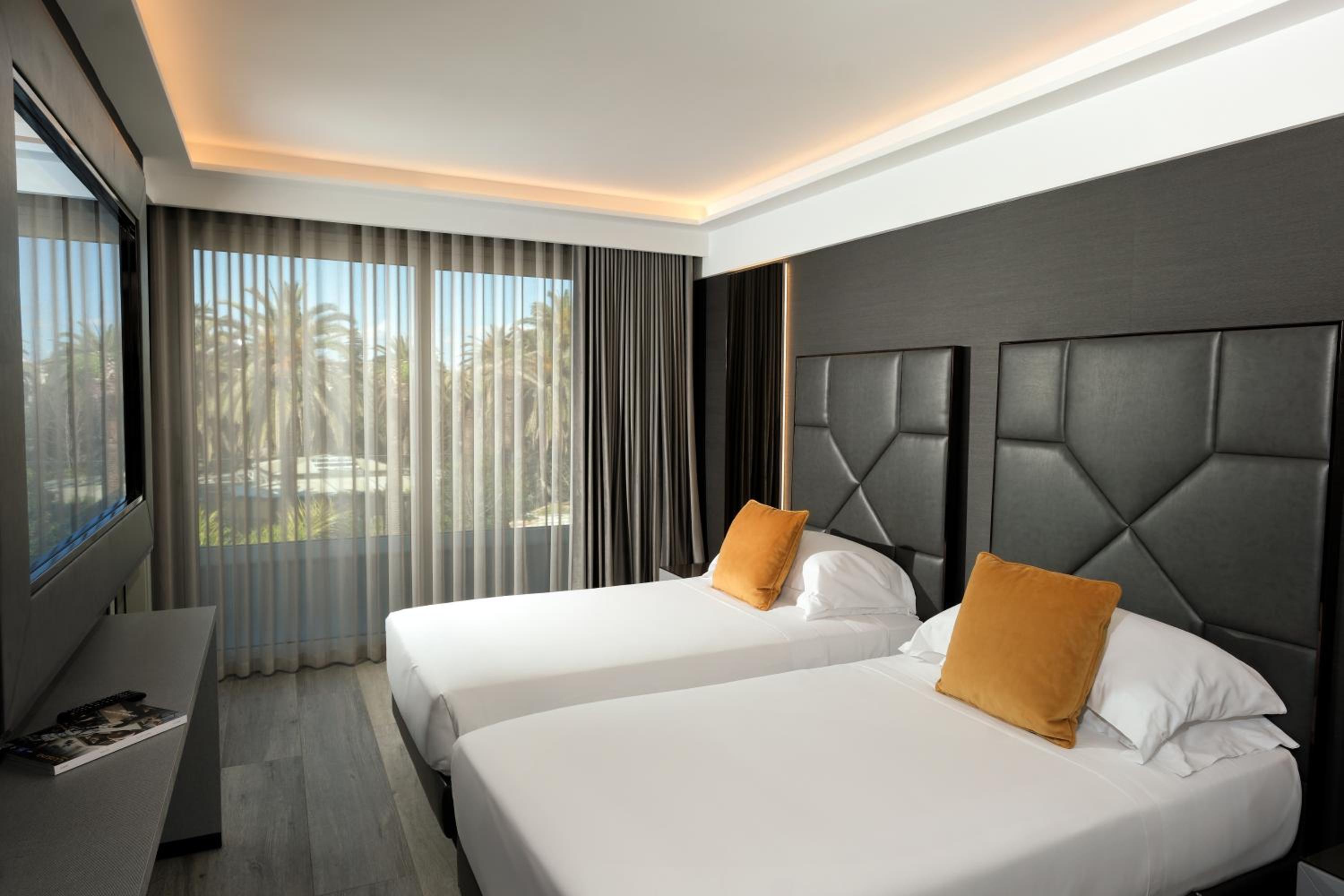 Luxury Quadruple Room - Photo 2