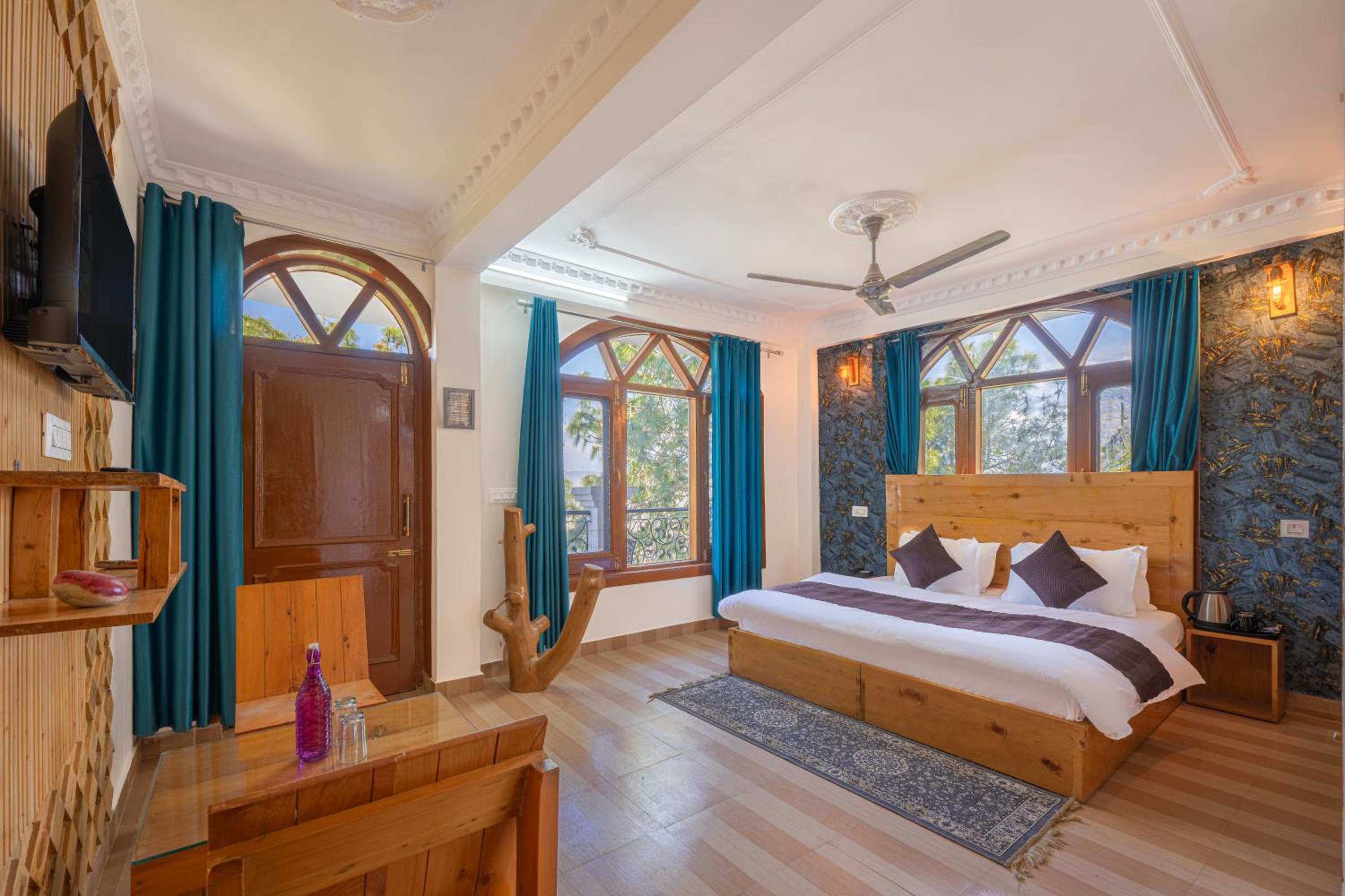 King Room with Mountain View photo 1