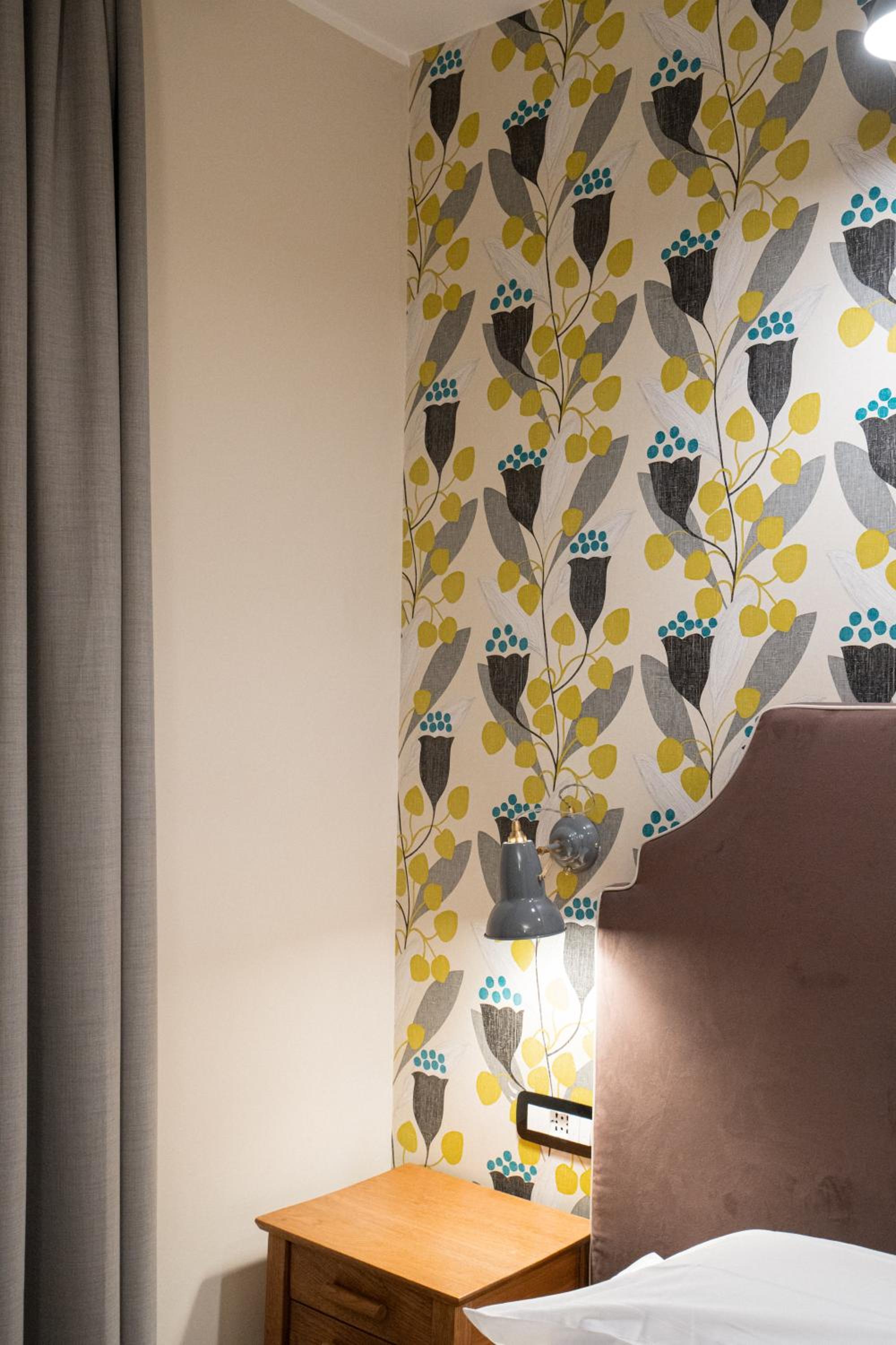 Double or Twin Room with City View - Photo 18
