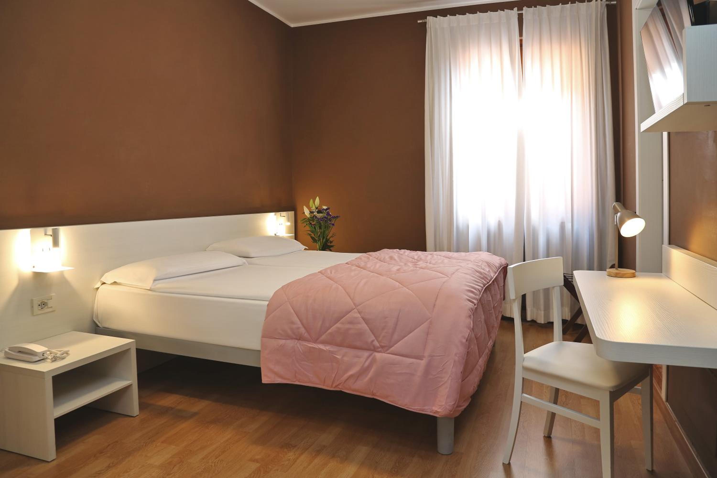 Double or Twin Room photo 1