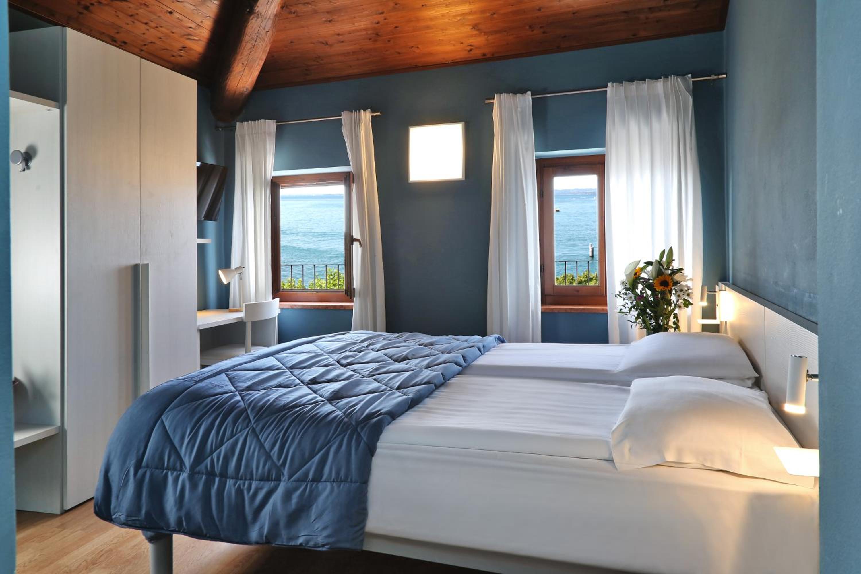 Double Room with Lake View photo 1