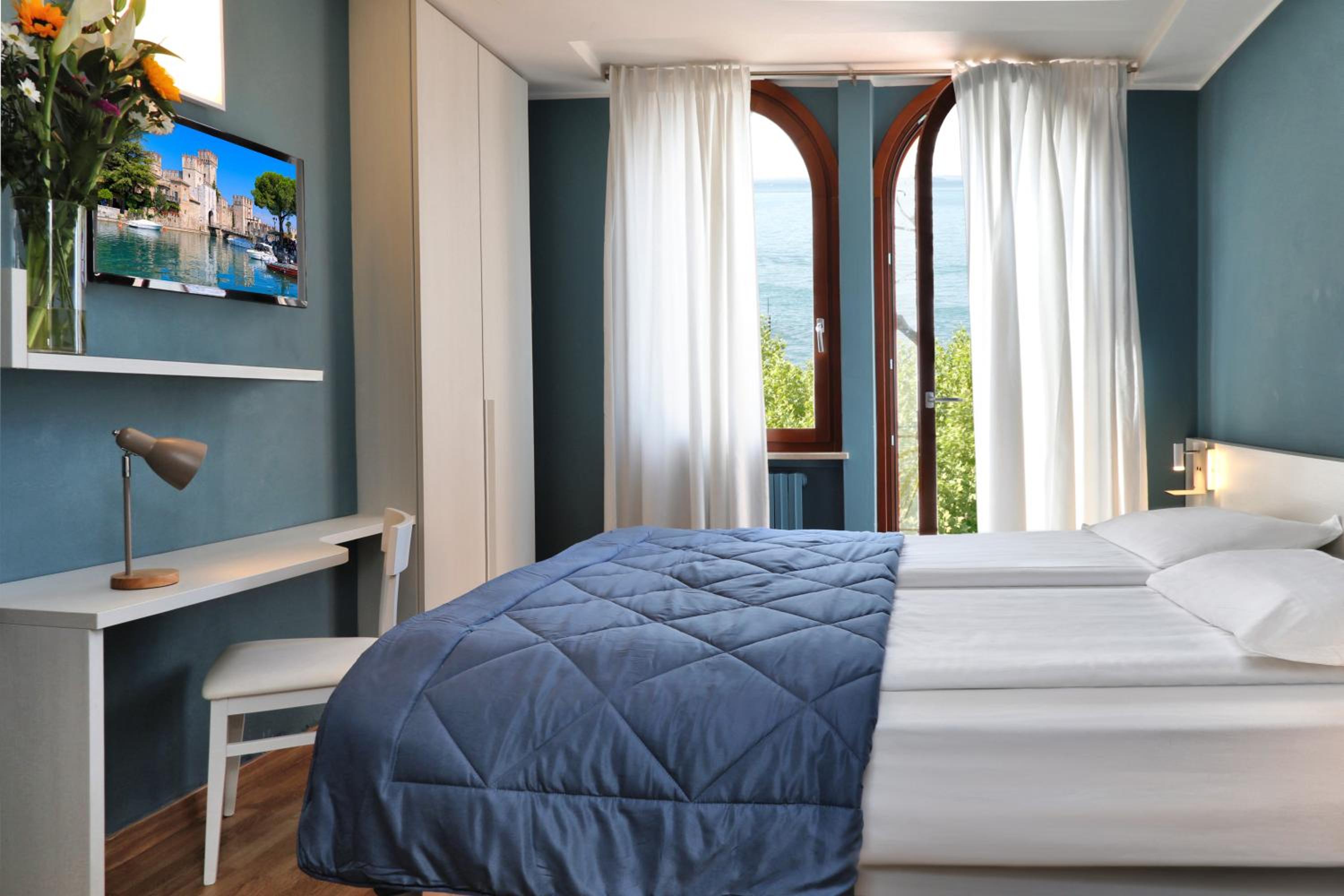 Double Room with Lake View photo 2