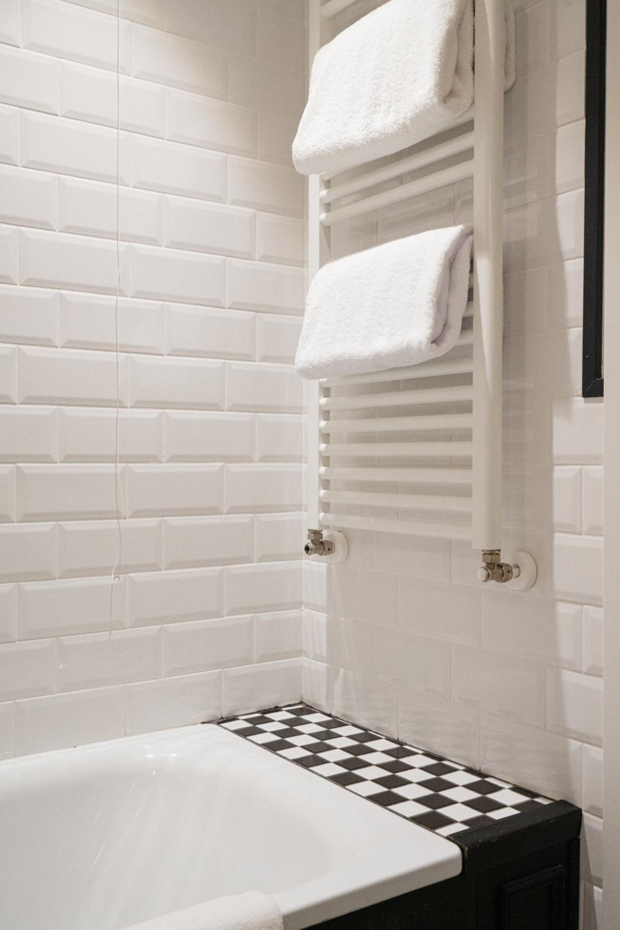 Classic Double or Twin Room - Photo 22