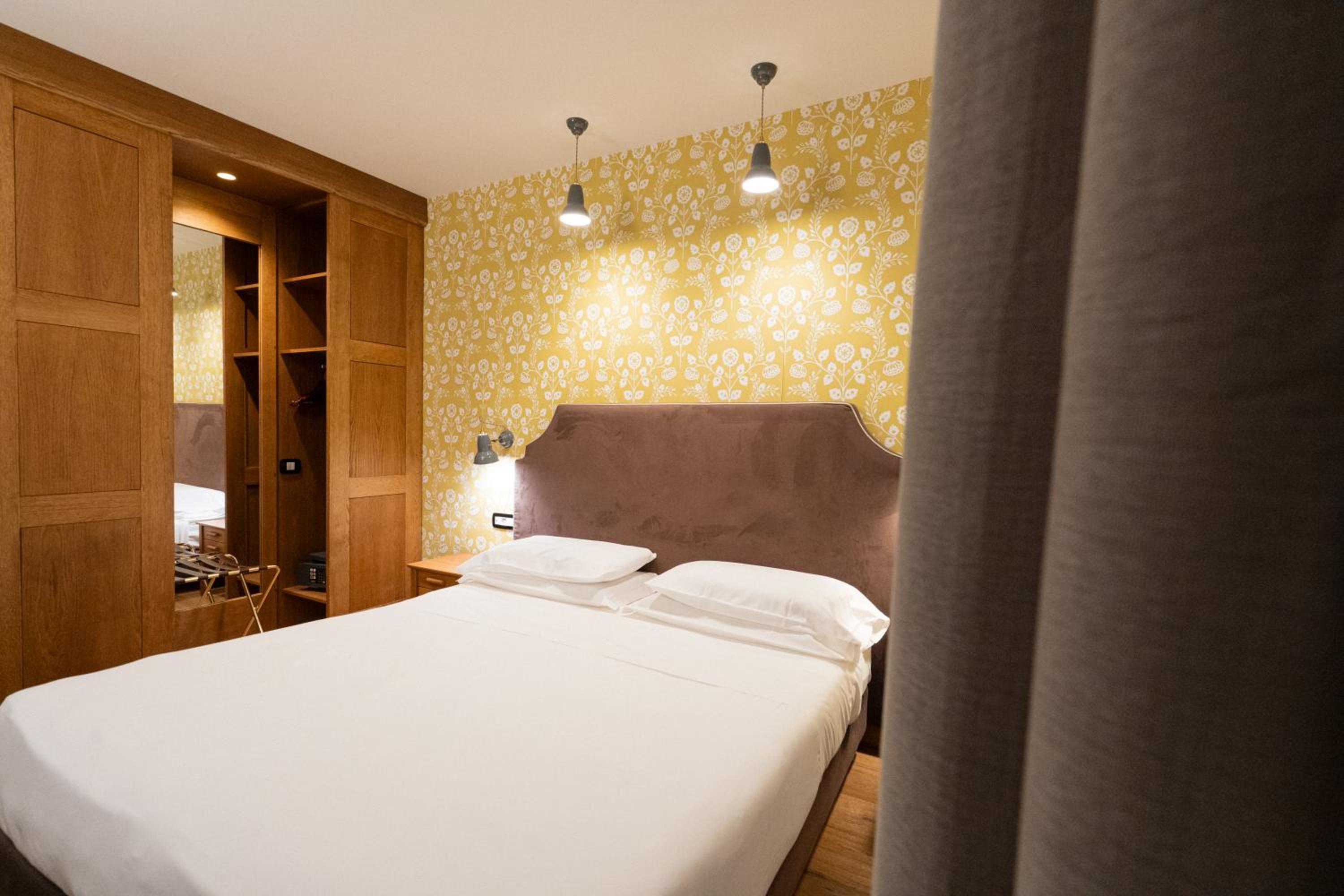 Classic Double or Twin Room - Photo 29